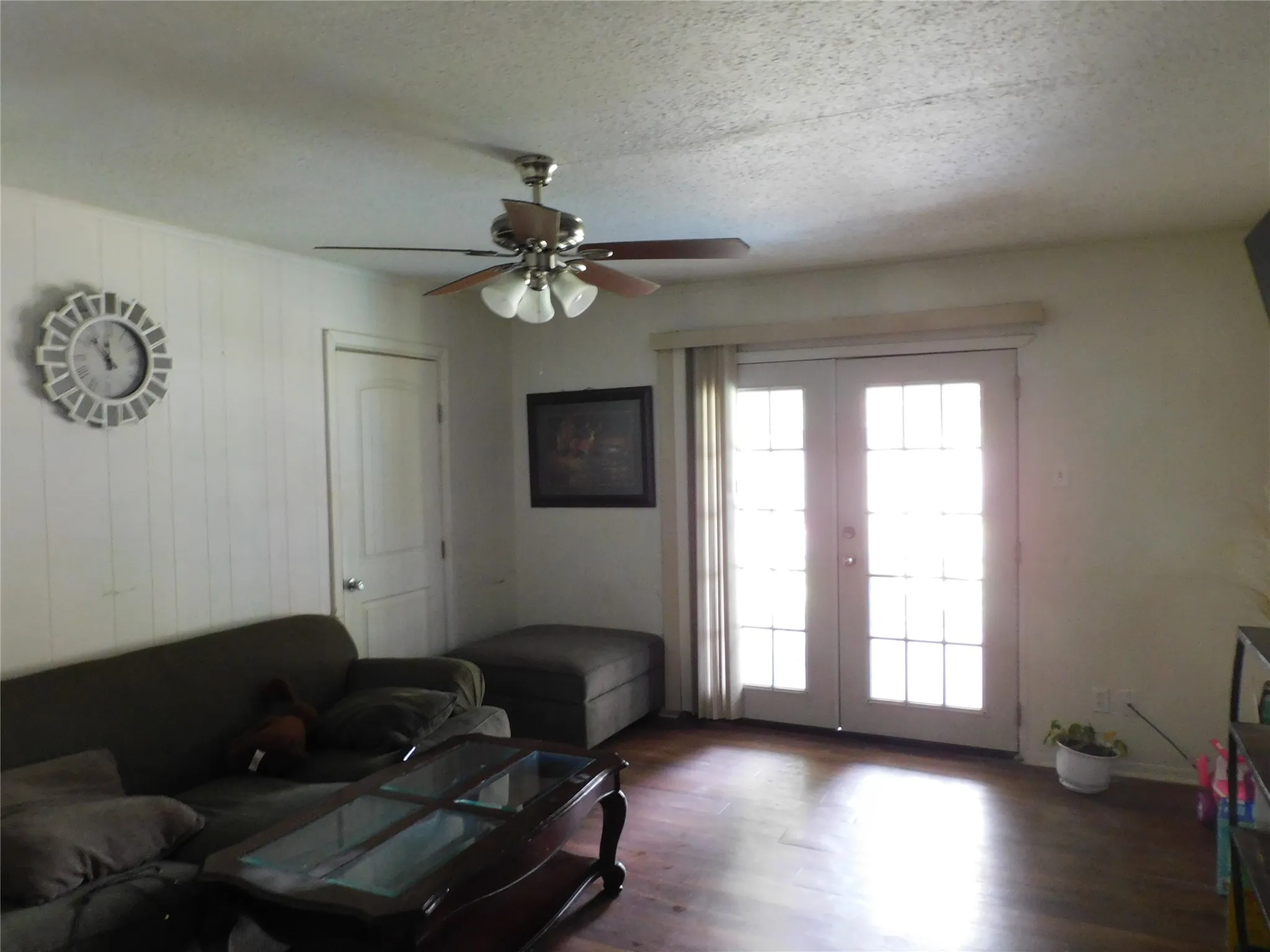 Single Family Residence For Sale in Dallas County , 925 Shorecrest Drive, Garland, Texas 75040, 3 Bedroom, 3 Bathroom, Garage spaces, 1,324 Sqft, built in 1969, mls#21223567, Real Estate Agent in Garland, Homes For Sale in Dallas county, Homes For Sale in Garland, Realtor in Garland Texas, Real Estate Brokerage Independent Realty Texas, Luminita Cordes Realtor