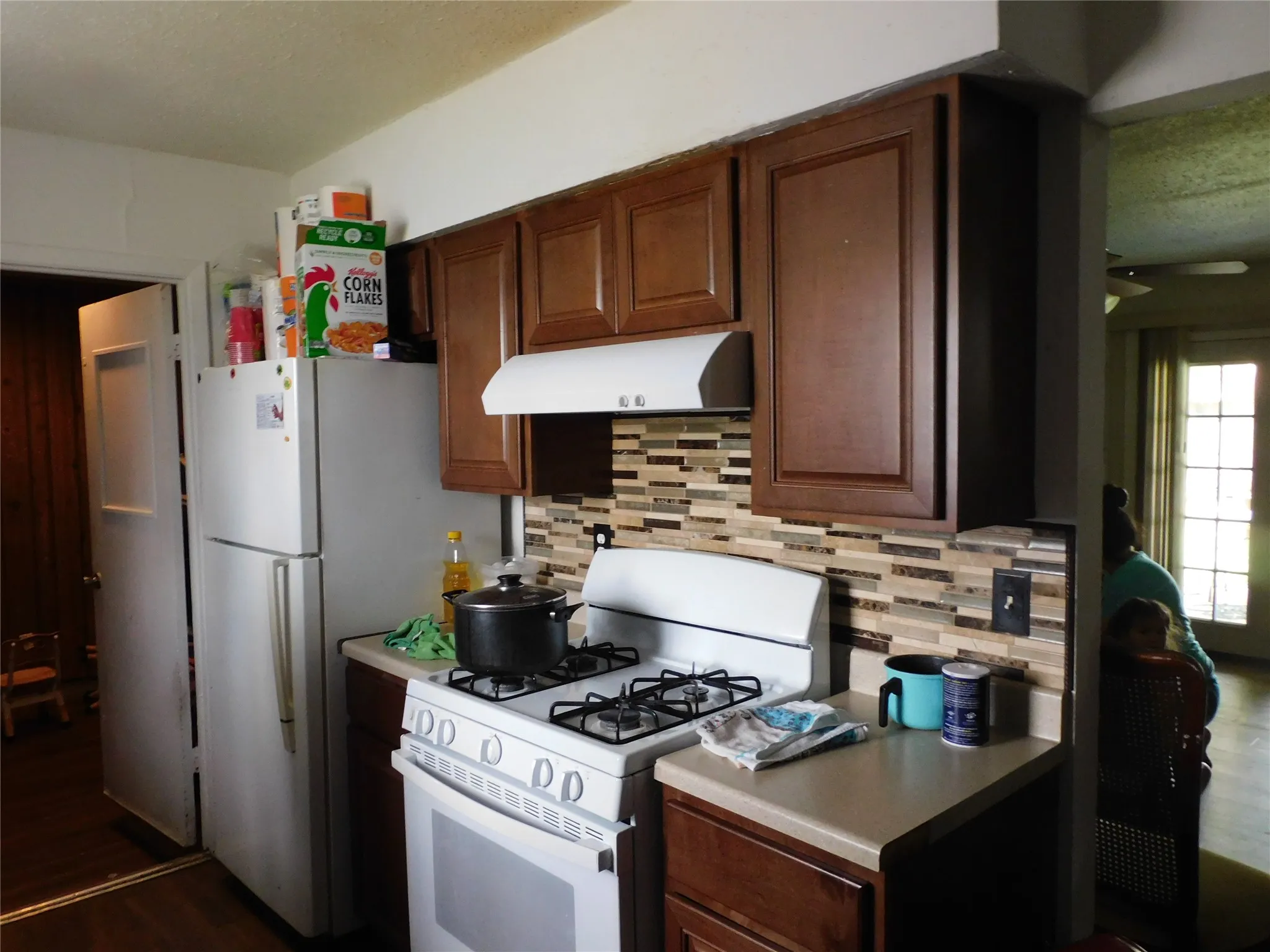 Single Family Residence For Sale in Dallas County , 925 Shorecrest Drive, Garland, Texas 75040, 3 Bedroom, 3 Bathroom, Garage spaces, 1,324 Sqft, built in 1969, mls#21223567, Real Estate Agent in Garland, Homes For Sale in Dallas county, Homes For Sale in Garland, Realtor in Garland Texas, Real Estate Brokerage Independent Realty Texas, Luminita Cordes Realtor