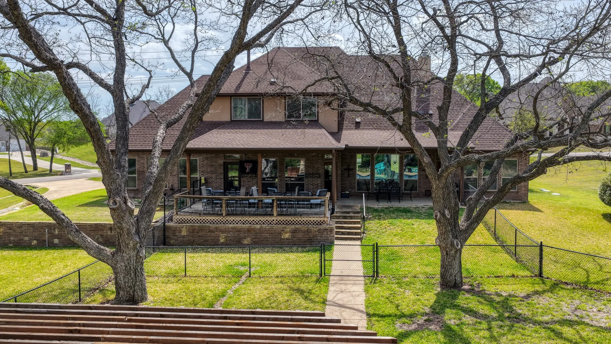 Single Family Residence For Sale in Parker County , 317 Arapahoe Ridge, Weatherford, Texas 76087, 4 Bedroom, 4 Bathroom, 3 Garage spaces, 4,100 Sqft, built in 2015, Preowned, mls#21220076, Real Estate Agent in Weatherford, Homes For Sale in Parker county, Homes For Sale in Weatherford, Realtor in Weatherford Texas, Real Estate Brokerage Independent Realty Texas, Luminita Cordes Realtor