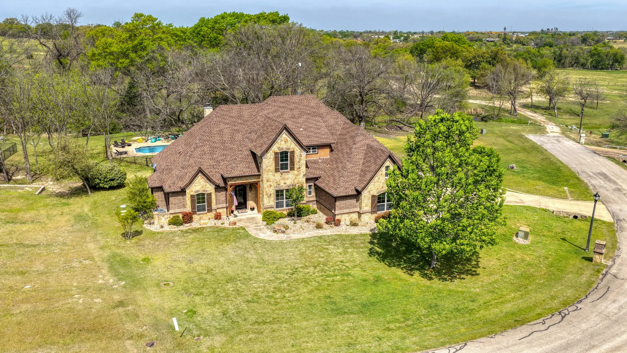 Single Family Residence For Sale in Parker County , 317 Arapahoe Ridge, Weatherford, Texas 76087, 4 Bedroom, 4 Bathroom, 3 Garage spaces, 4,100 Sqft, built in 2015, Preowned, mls#21220076, Real Estate Agent in Weatherford, Homes For Sale in Parker county, Homes For Sale in Weatherford, Realtor in Weatherford Texas, Real Estate Brokerage Independent Realty Texas, Luminita Cordes Realtor