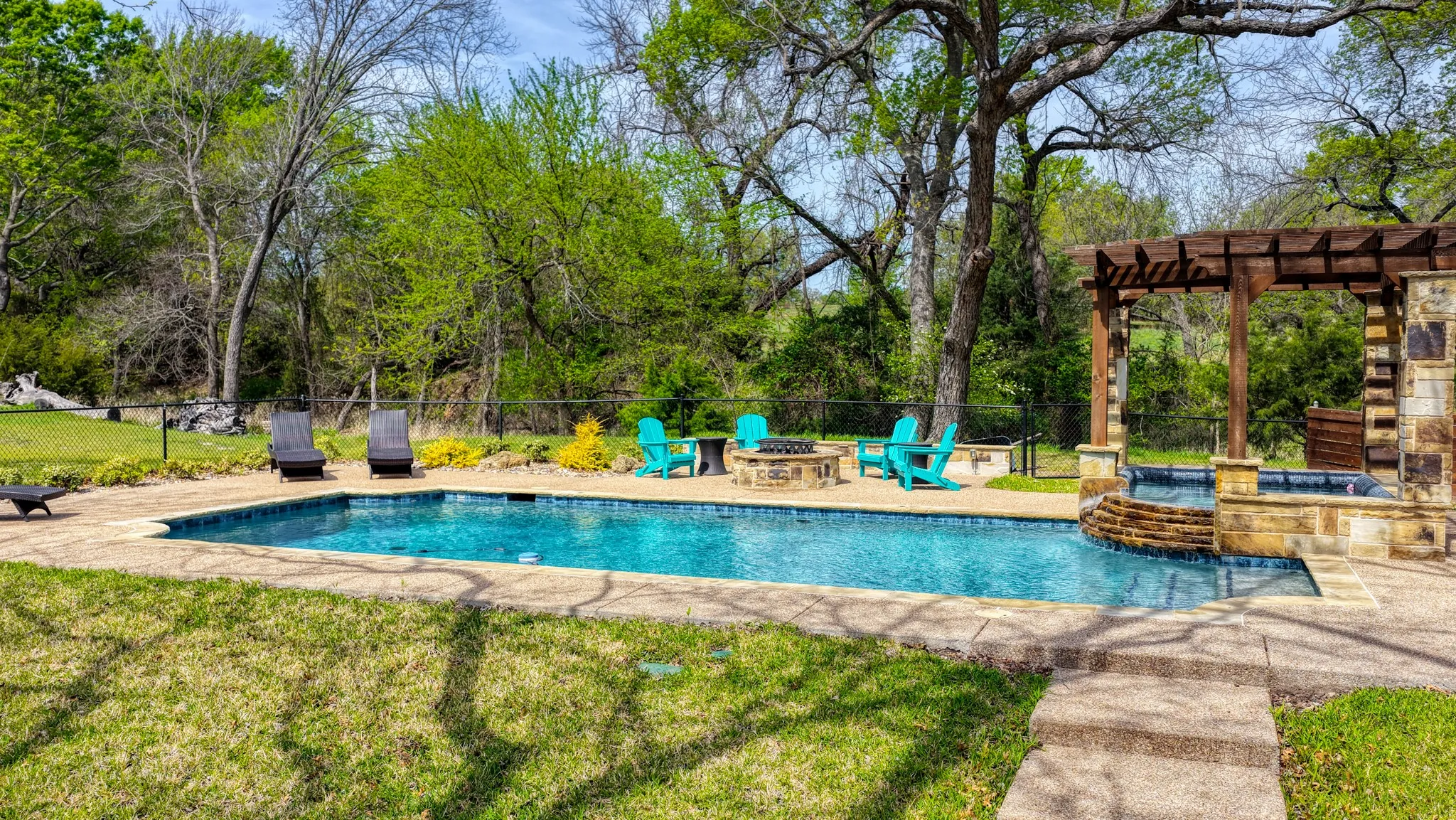 Single Family Residence For Sale in Parker County , 317 Arapahoe Ridge, Weatherford, Texas 76087, 4 Bedroom, 4 Bathroom, 3 Garage spaces, 4,100 Sqft, built in 2015, Preowned, mls#21220076, Real Estate Agent in Weatherford, Homes For Sale in Parker county, Homes For Sale in Weatherford, Realtor in Weatherford Texas, Real Estate Brokerage Independent Realty Texas, Luminita Cordes Realtor
