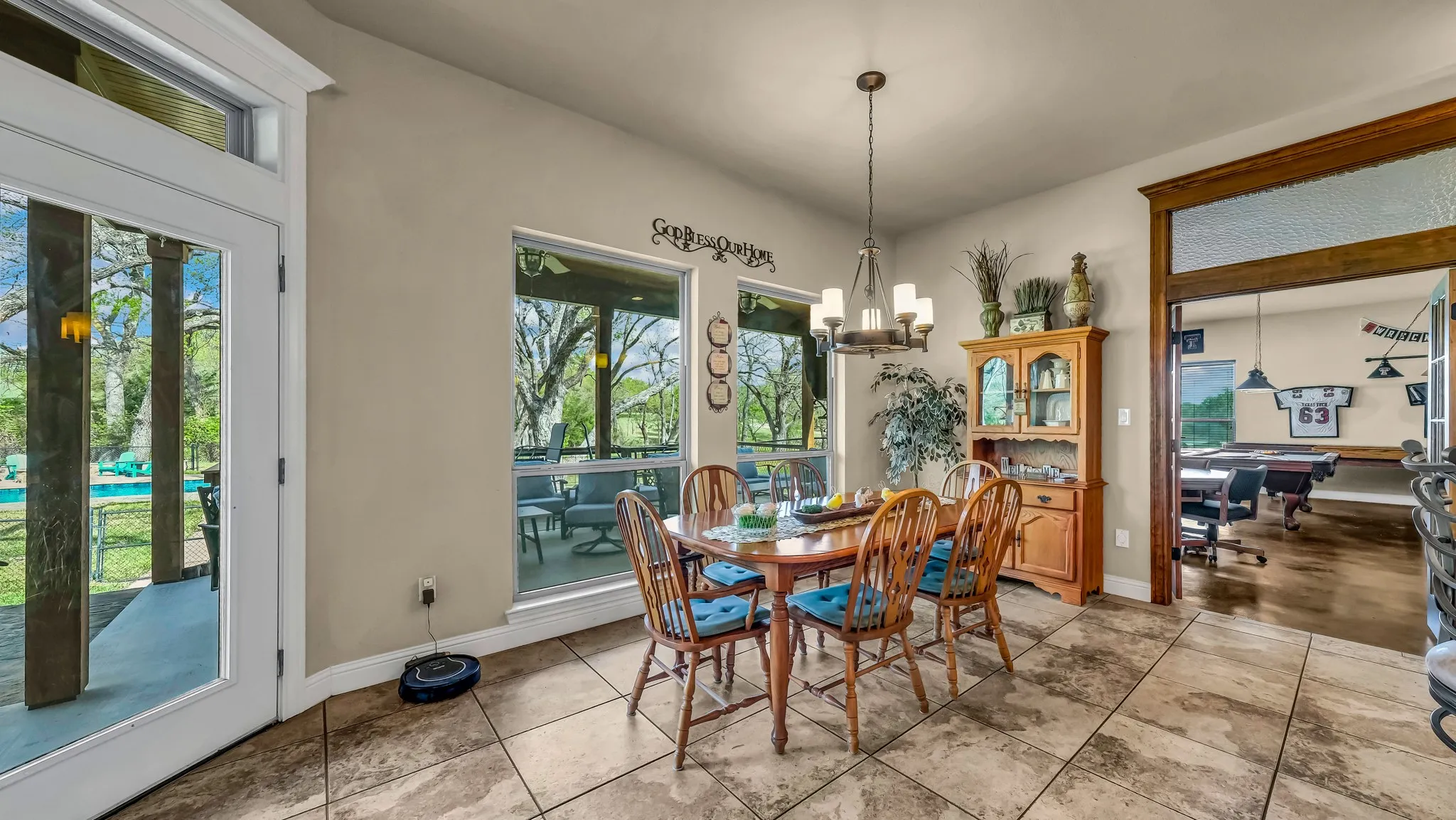 Single Family Residence For Sale in Parker County , 317 Arapahoe Ridge, Weatherford, Texas 76087, 4 Bedroom, 4 Bathroom, 3 Garage spaces, 4,100 Sqft, built in 2015, Preowned, mls#21220076, Real Estate Agent in Weatherford, Homes For Sale in Parker county, Homes For Sale in Weatherford, Realtor in Weatherford Texas, Real Estate Brokerage Independent Realty Texas, Luminita Cordes Realtor
