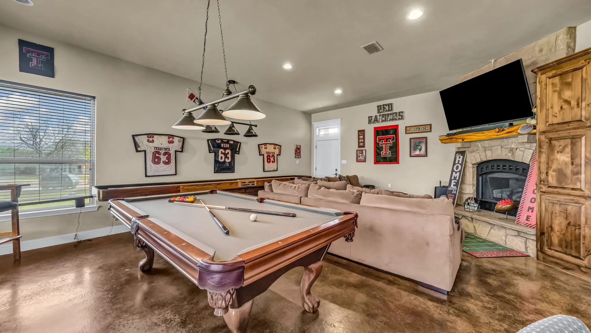 Single Family Residence For Sale in Parker County , 317 Arapahoe Ridge, Weatherford, Texas 76087, 4 Bedroom, 4 Bathroom, 3 Garage spaces, 4,100 Sqft, built in 2015, Preowned, mls#21220076, Real Estate Agent in Weatherford, Homes For Sale in Parker county, Homes For Sale in Weatherford, Realtor in Weatherford Texas, Real Estate Brokerage Independent Realty Texas, Luminita Cordes Realtor