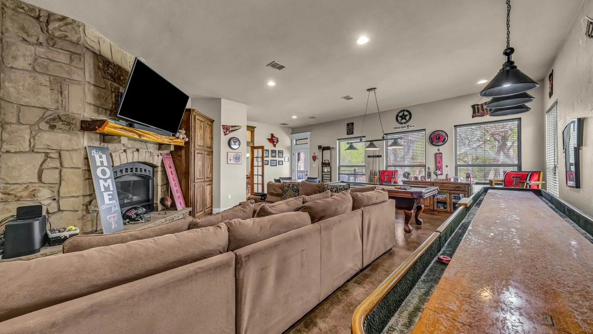 Single Family Residence For Sale in Parker County , 317 Arapahoe Ridge, Weatherford, Texas 76087, 4 Bedroom, 4 Bathroom, 3 Garage spaces, 4,100 Sqft, built in 2015, Preowned, mls#21220076, Real Estate Agent in Weatherford, Homes For Sale in Parker county, Homes For Sale in Weatherford, Realtor in Weatherford Texas, Real Estate Brokerage Independent Realty Texas, Luminita Cordes Realtor