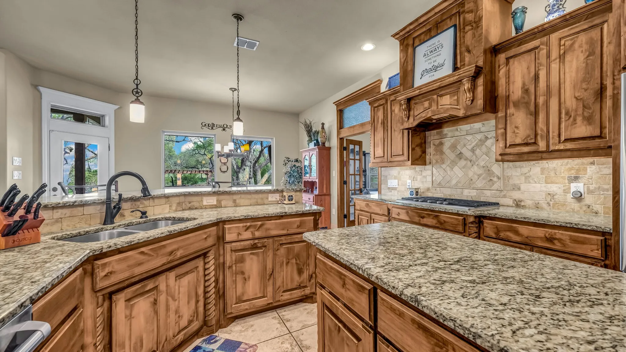 Single Family Residence For Sale in Parker County , 317 Arapahoe Ridge, Weatherford, Texas 76087, 4 Bedroom, 4 Bathroom, 3 Garage spaces, 4,100 Sqft, built in 2015, Preowned, mls#21220076, Real Estate Agent in Weatherford, Homes For Sale in Parker county, Homes For Sale in Weatherford, Realtor in Weatherford Texas, Real Estate Brokerage Independent Realty Texas, Luminita Cordes Realtor