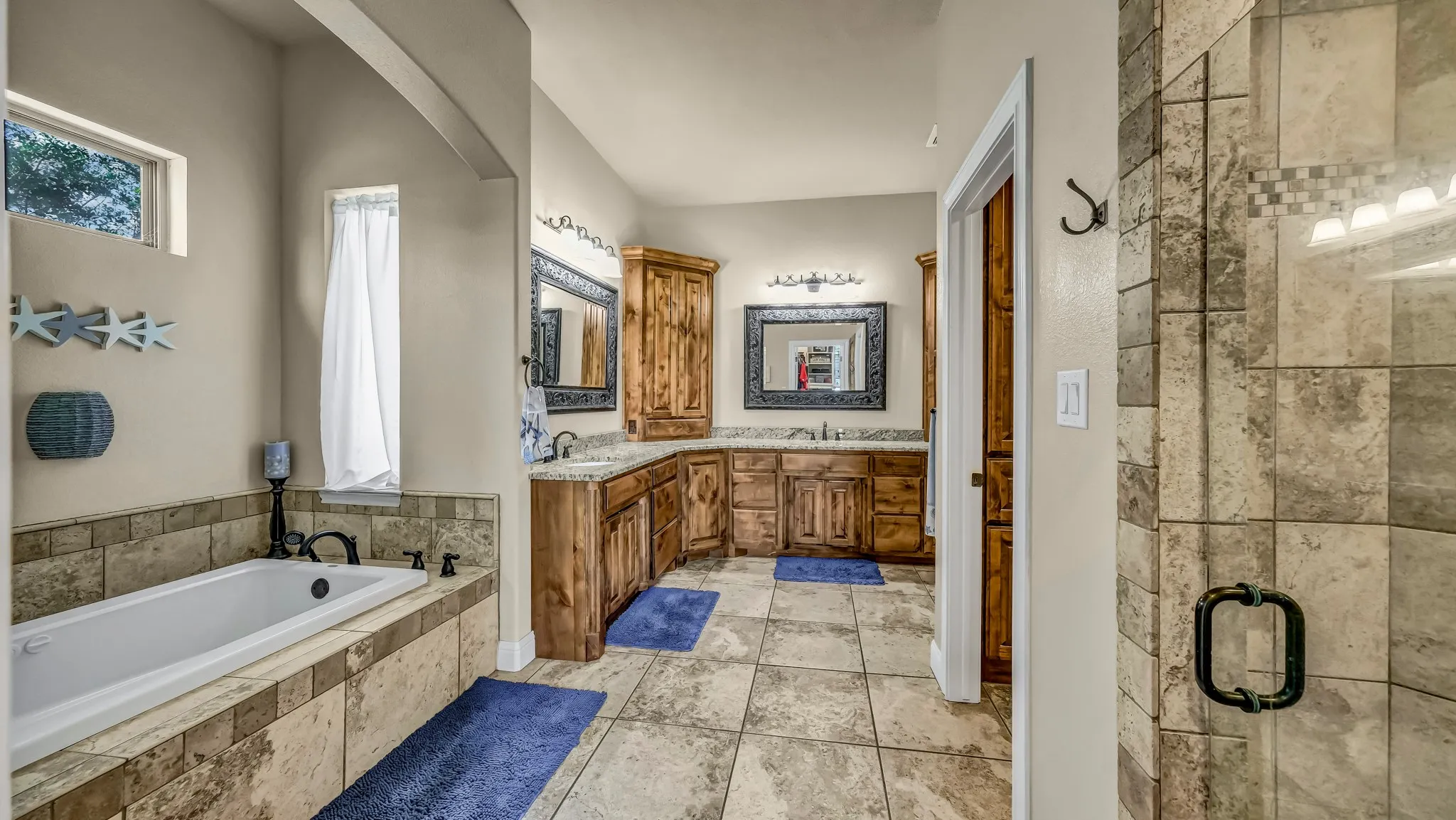 Single Family Residence For Sale in Parker County , 317 Arapahoe Ridge, Weatherford, Texas 76087, 4 Bedroom, 4 Bathroom, 3 Garage spaces, 4,100 Sqft, built in 2015, Preowned, mls#21220076, Real Estate Agent in Weatherford, Homes For Sale in Parker county, Homes For Sale in Weatherford, Realtor in Weatherford Texas, Real Estate Brokerage Independent Realty Texas, Luminita Cordes Realtor