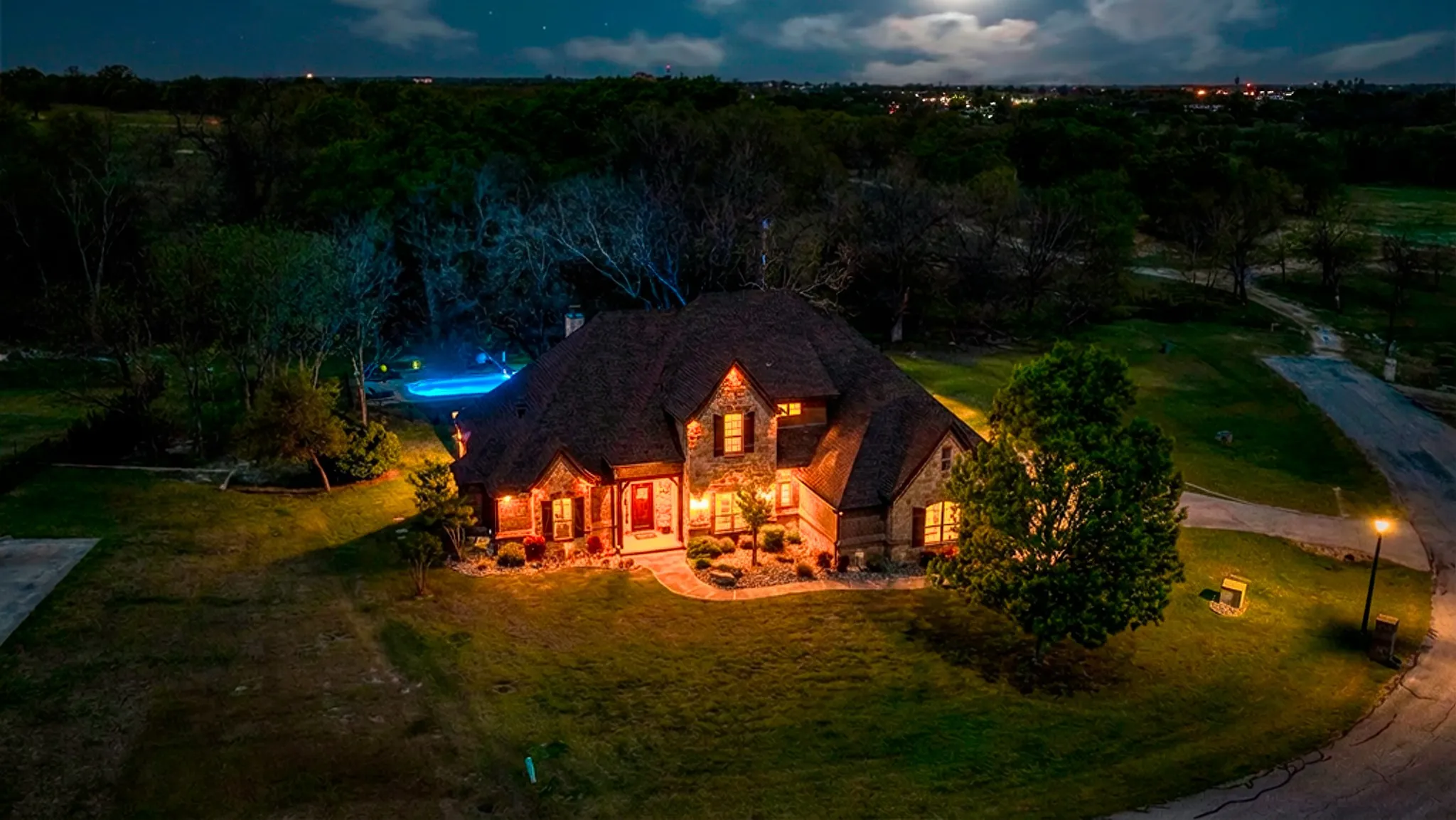 Single Family Residence For Sale in Parker County , 317 Arapahoe Ridge, Weatherford, Texas 76087, 4 Bedroom, 4 Bathroom, 3 Garage spaces, 4,100 Sqft, built in 2015, Preowned, mls#21220076, Real Estate Agent in Weatherford, Homes For Sale in Parker county, Homes For Sale in Weatherford, Realtor in Weatherford Texas, Real Estate Brokerage Independent Realty Texas, Luminita Cordes Realtor