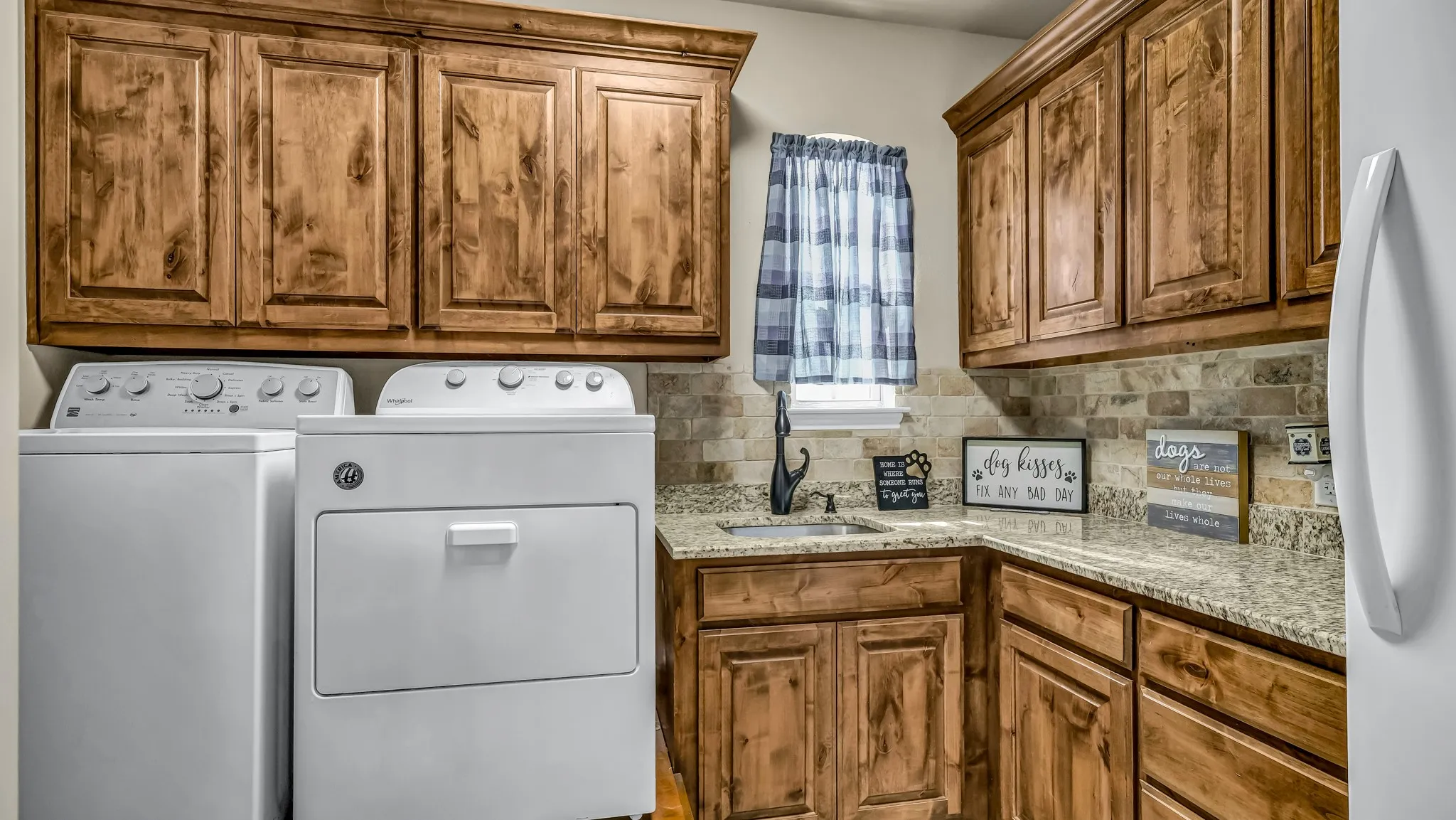 Single Family Residence For Sale in Parker County , 317 Arapahoe Ridge, Weatherford, Texas 76087, 4 Bedroom, 4 Bathroom, 3 Garage spaces, 4,100 Sqft, built in 2015, Preowned, mls#21220076, Real Estate Agent in Weatherford, Homes For Sale in Parker county, Homes For Sale in Weatherford, Realtor in Weatherford Texas, Real Estate Brokerage Independent Realty Texas, Luminita Cordes Realtor