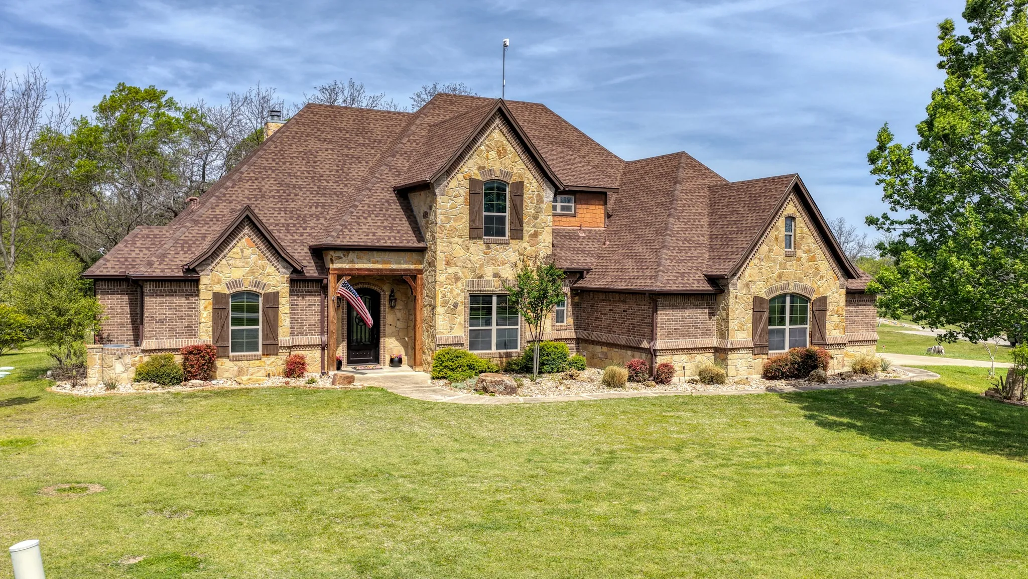 Single Family Residence For Sale in Parker County , 317 Arapahoe Ridge, Weatherford, Texas 76087, 4 Bedroom, 4 Bathroom, 3 Garage spaces, 4,100 Sqft, built in 2015, Preowned, mls#21220076, Real Estate Agent in Weatherford, Homes For Sale in Parker county, Homes For Sale in Weatherford, Realtor in Weatherford Texas, Real Estate Brokerage Independent Realty Texas, Luminita Cordes Realtor