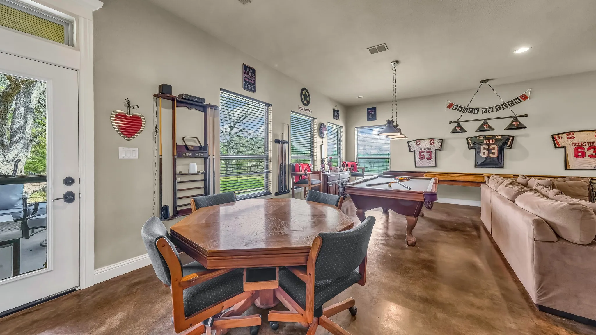 Single Family Residence For Sale in Parker County , 317 Arapahoe Ridge, Weatherford, Texas 76087, 4 Bedroom, 4 Bathroom, 3 Garage spaces, 4,100 Sqft, built in 2015, Preowned, mls#21220076, Real Estate Agent in Weatherford, Homes For Sale in Parker county, Homes For Sale in Weatherford, Realtor in Weatherford Texas, Real Estate Brokerage Independent Realty Texas, Luminita Cordes Realtor