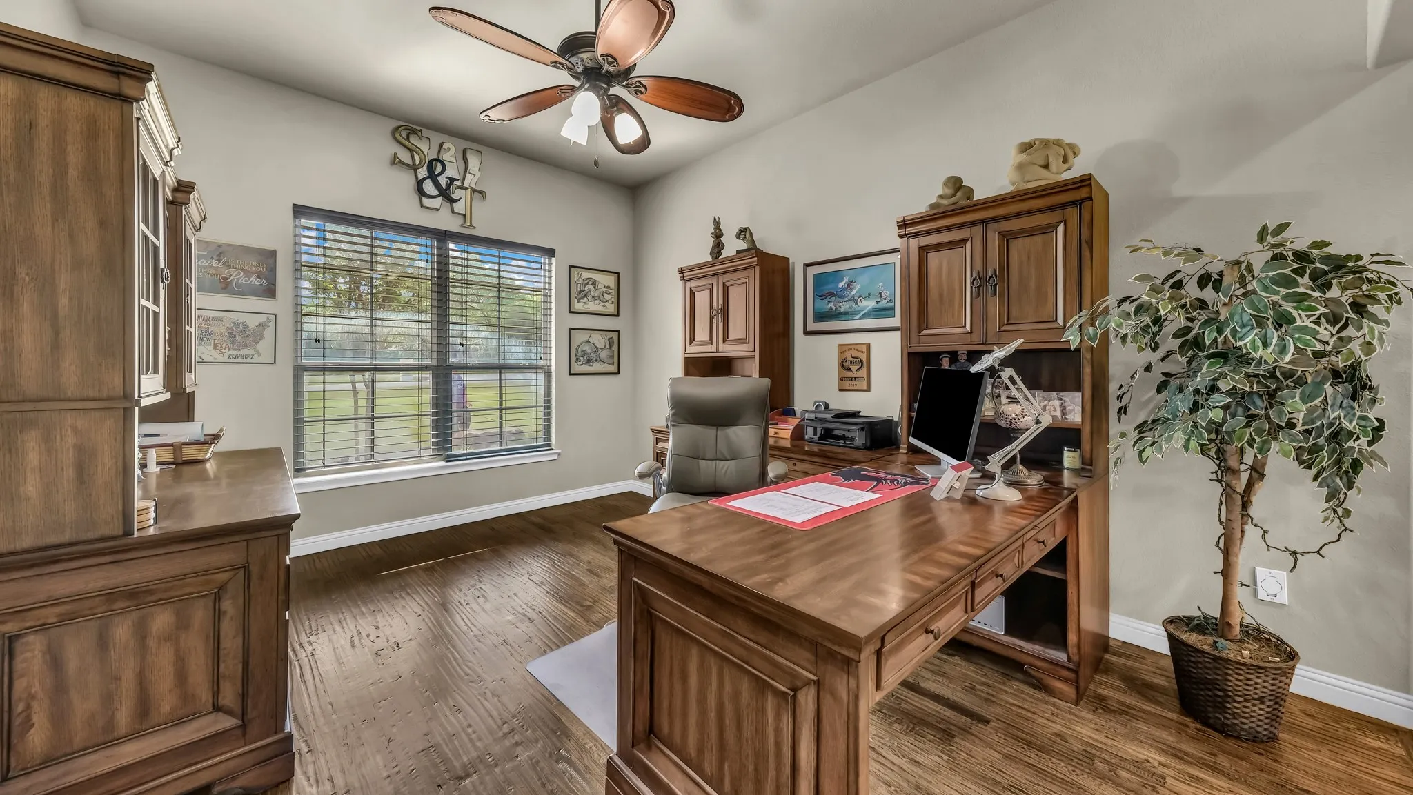 Single Family Residence For Sale in Parker County , 317 Arapahoe Ridge, Weatherford, Texas 76087, 4 Bedroom, 4 Bathroom, 3 Garage spaces, 4,100 Sqft, built in 2015, Preowned, mls#21220076, Real Estate Agent in Weatherford, Homes For Sale in Parker county, Homes For Sale in Weatherford, Realtor in Weatherford Texas, Real Estate Brokerage Independent Realty Texas, Luminita Cordes Realtor