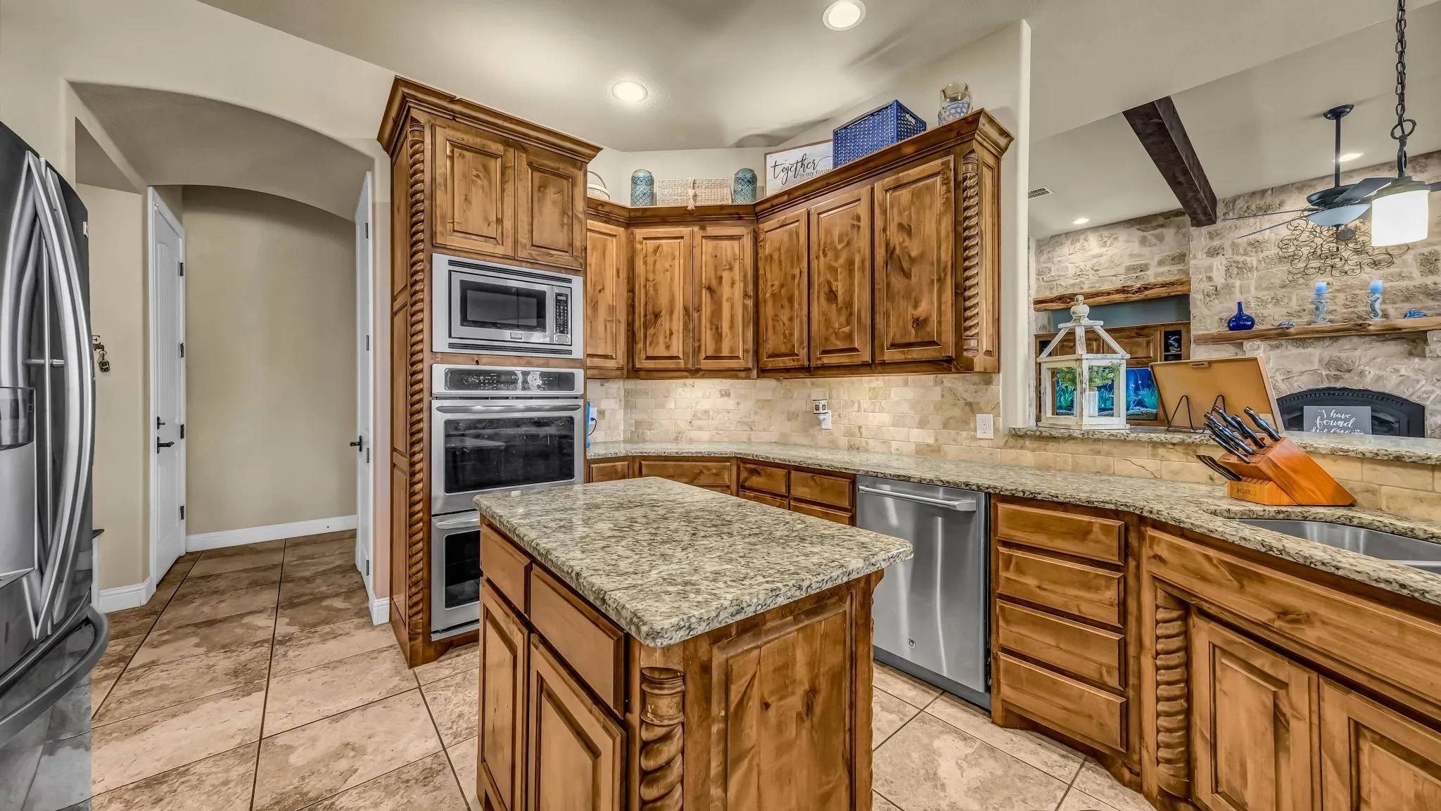 Single Family Residence For Sale in Parker County , 317 Arapahoe Ridge, Weatherford, Texas 76087, 4 Bedroom, 4 Bathroom, 3 Garage spaces, 4,100 Sqft, built in 2015, Preowned, mls#21220076, Real Estate Agent in Weatherford, Homes For Sale in Parker county, Homes For Sale in Weatherford, Realtor in Weatherford Texas, Real Estate Brokerage Independent Realty Texas, Luminita Cordes Realtor