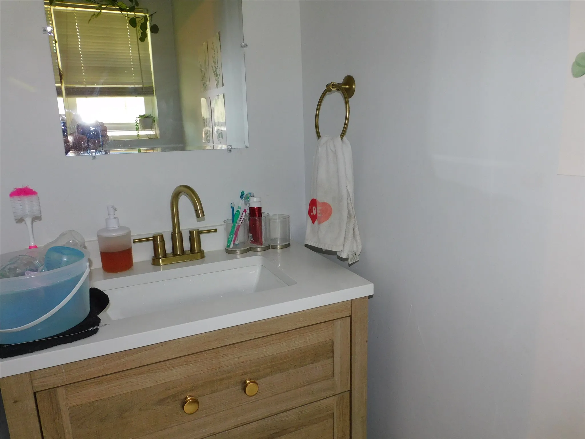 Single Family Residence For Sale in Dallas County , 409 W Vista Drive, Garland, Texas 75041, 3 Bedroom, 2 Bathroom, 1 Garage spaces, 1,000 Sqft, built in 1950, mls#21223563, Real Estate Agent in Garland, Homes For Sale in Dallas county, Homes For Sale in Garland, Realtor in Garland Texas, Real Estate Brokerage Independent Realty Texas, Luminita Cordes Realtor