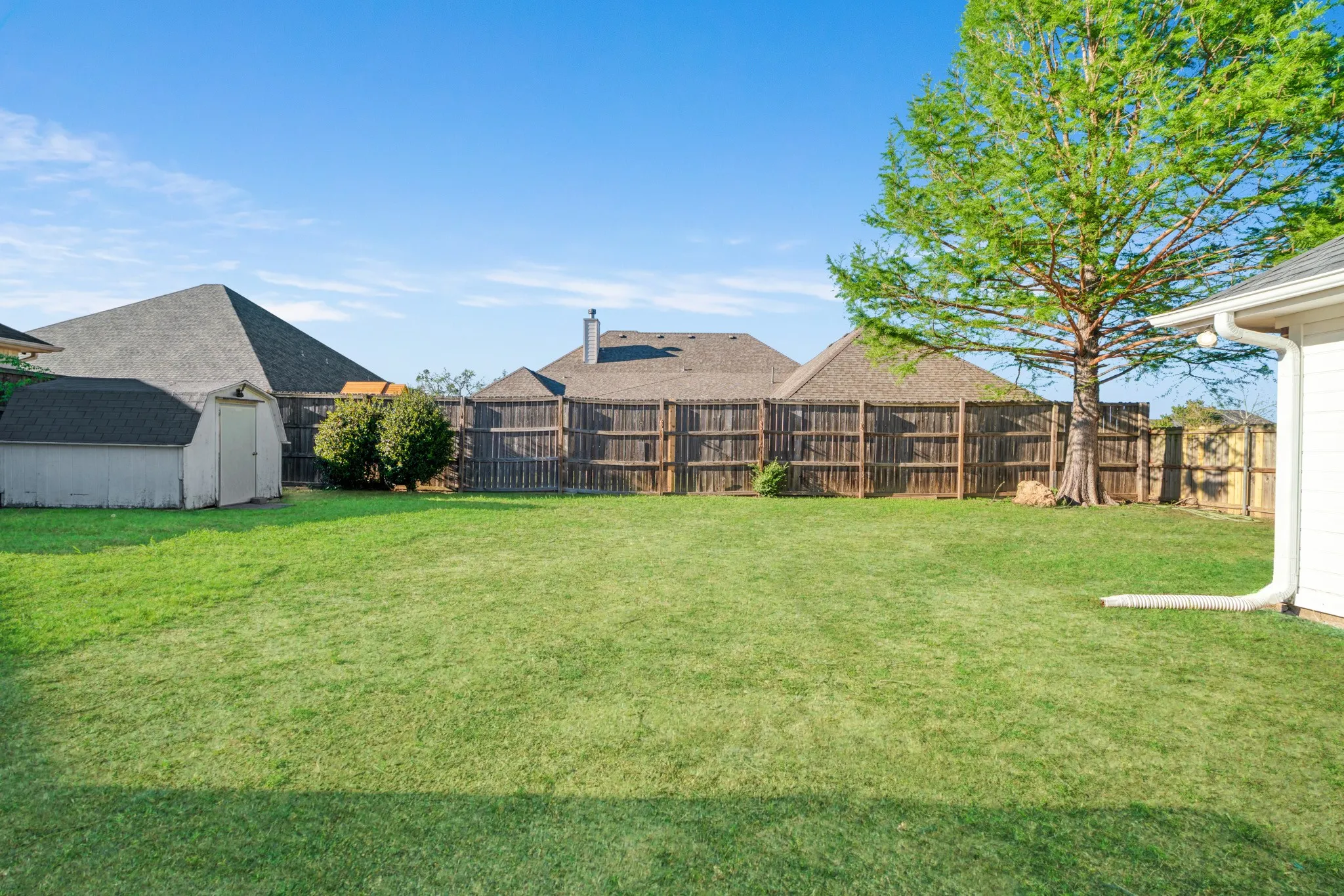Single Family Residence For Sale in Lamar County , 3025 Aspen, Paris, Texas 75462, 4 Bedroom, 3 Bathroom, 2 Garage spaces, 2,712 Sqft, built in 1995, mls#21228056, Real Estate Agent in Paris, Homes For Sale in Lamar county, Homes For Sale in Paris, Realtor in Paris Texas, Real Estate Brokerage Independent Realty Texas, Luminita Cordes Realtor