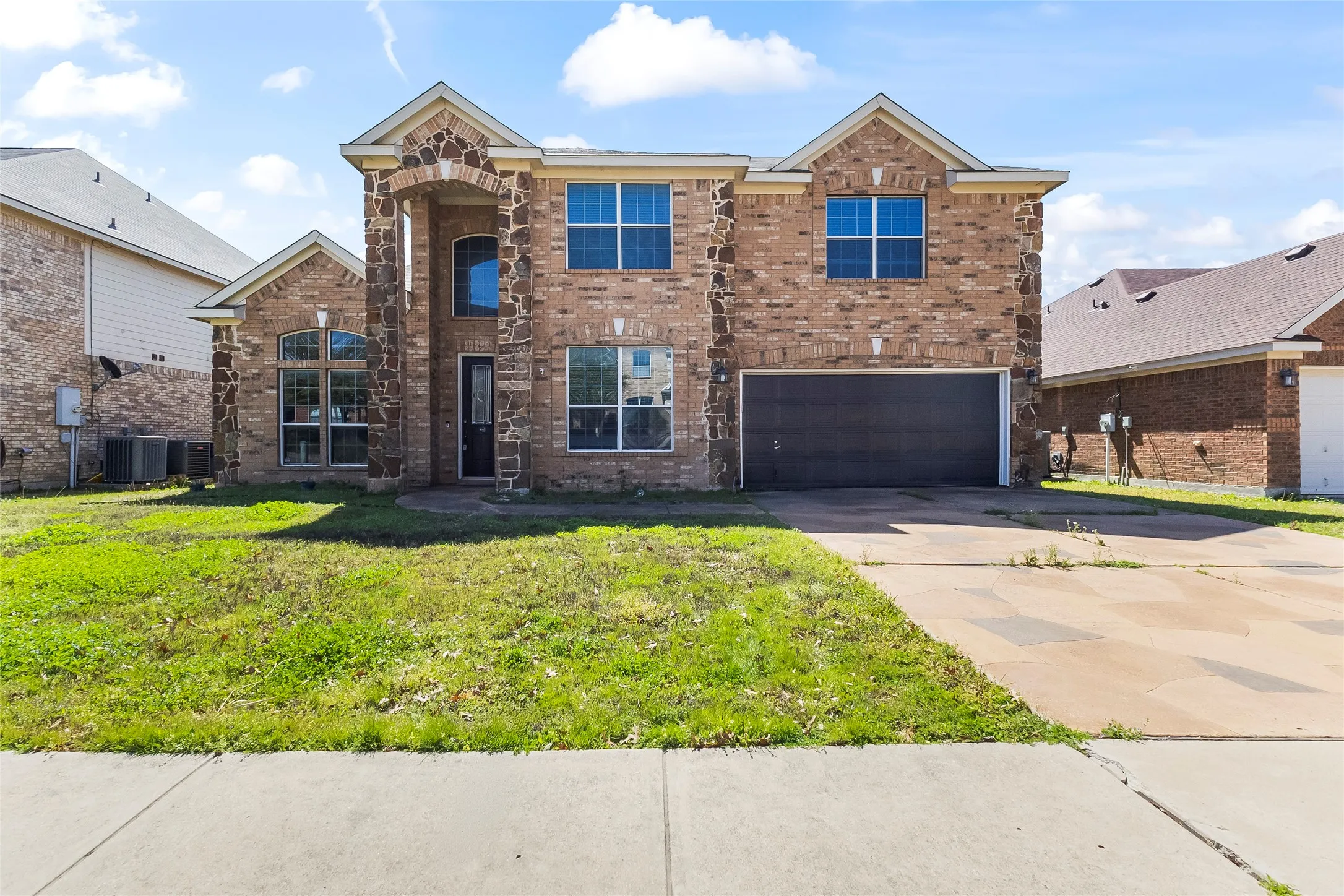 Single Family Residence For Sale in Tarrant County , 824 Peach Lane, Burleson, Texas 76028, 3 Bedroom, 3 Bathroom, 2 Garage spaces, 2,910 Sqft, built in 2007, Preowned, mls#21210684, Real Estate Agent in Burleson, Homes For Sale in Tarrant county, Homes For Sale in Burleson, Realtor in Burleson Texas, Real Estate Brokerage Independent Realty Texas, Luminita Cordes Realtor