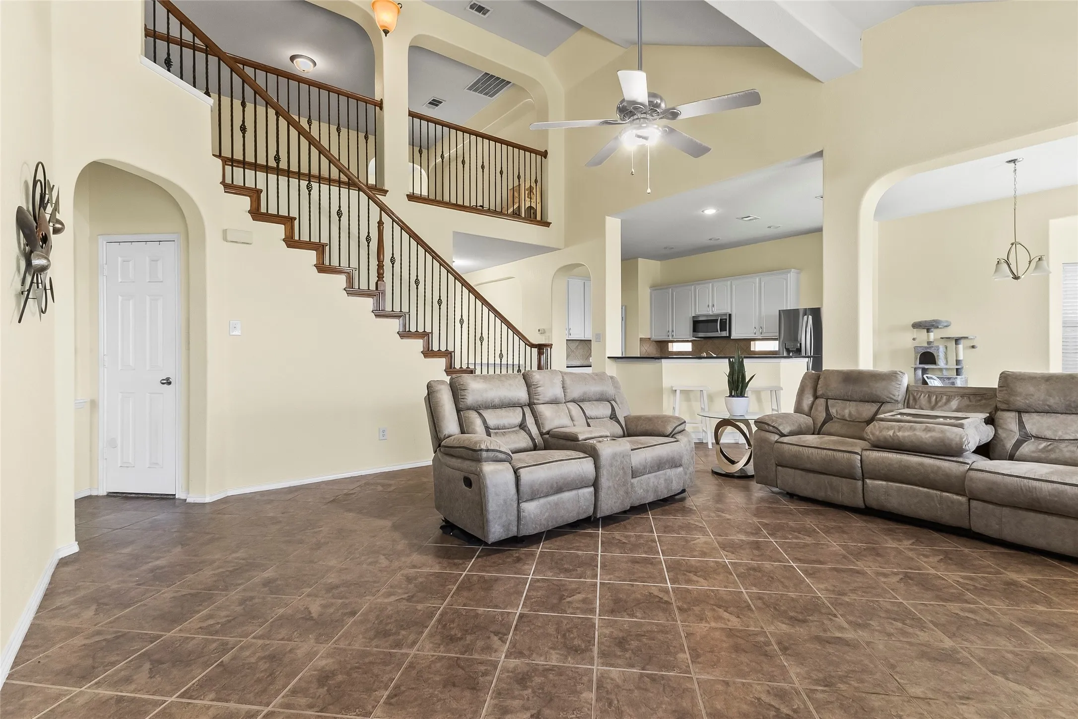Single Family Residence For Sale in Tarrant County , 824 Peach Lane, Burleson, Texas 76028, 3 Bedroom, 3 Bathroom, 2 Garage spaces, 2,910 Sqft, built in 2007, Preowned, mls#21210684, Real Estate Agent in Burleson, Homes For Sale in Tarrant county, Homes For Sale in Burleson, Realtor in Burleson Texas, Real Estate Brokerage Independent Realty Texas, Luminita Cordes Realtor