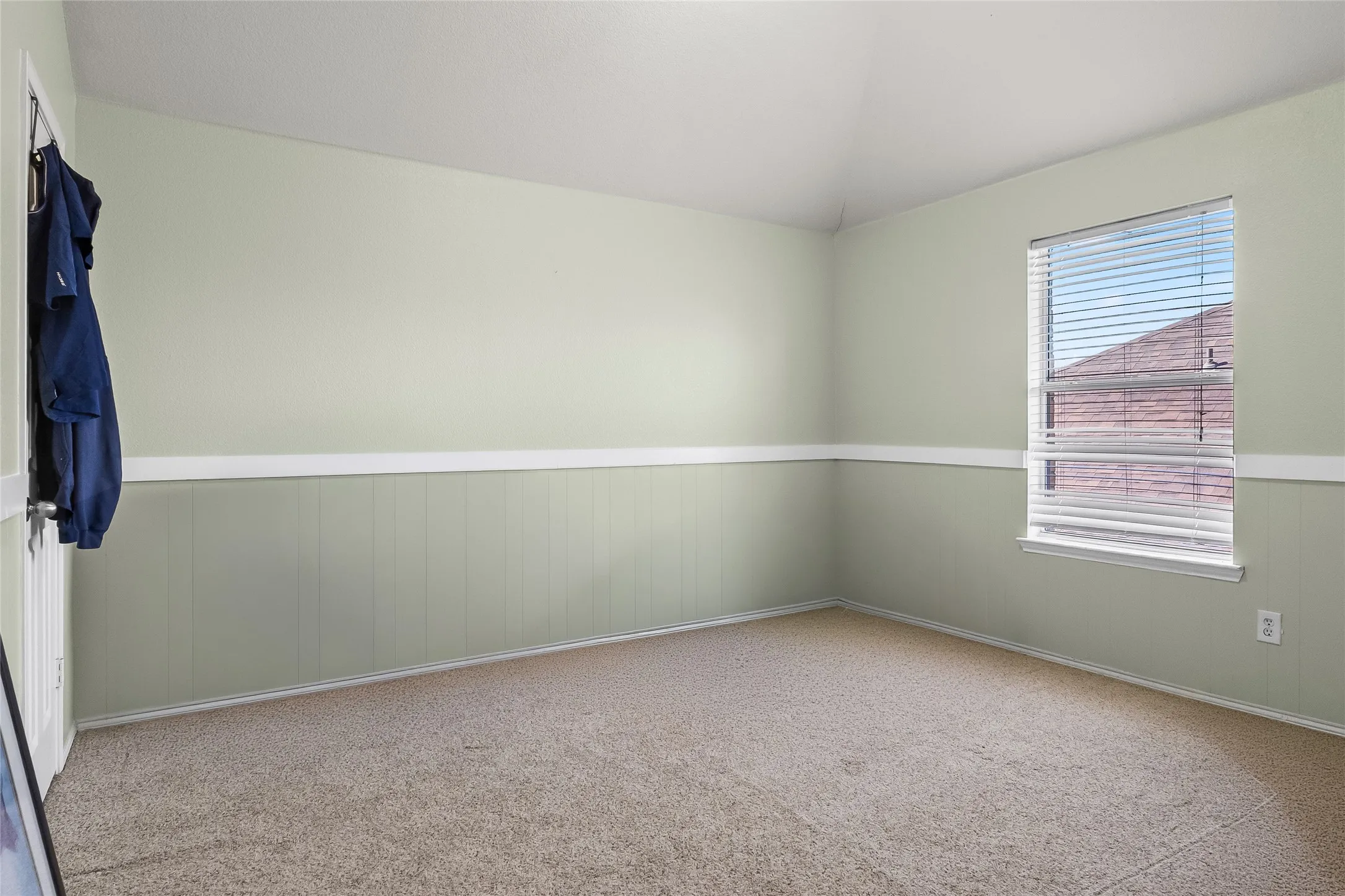 Single Family Residence For Sale in Tarrant County , 824 Peach Lane, Burleson, Texas 76028, 3 Bedroom, 3 Bathroom, 2 Garage spaces, 2,910 Sqft, built in 2007, Preowned, mls#21210684, Real Estate Agent in Burleson, Homes For Sale in Tarrant county, Homes For Sale in Burleson, Realtor in Burleson Texas, Real Estate Brokerage Independent Realty Texas, Luminita Cordes Realtor