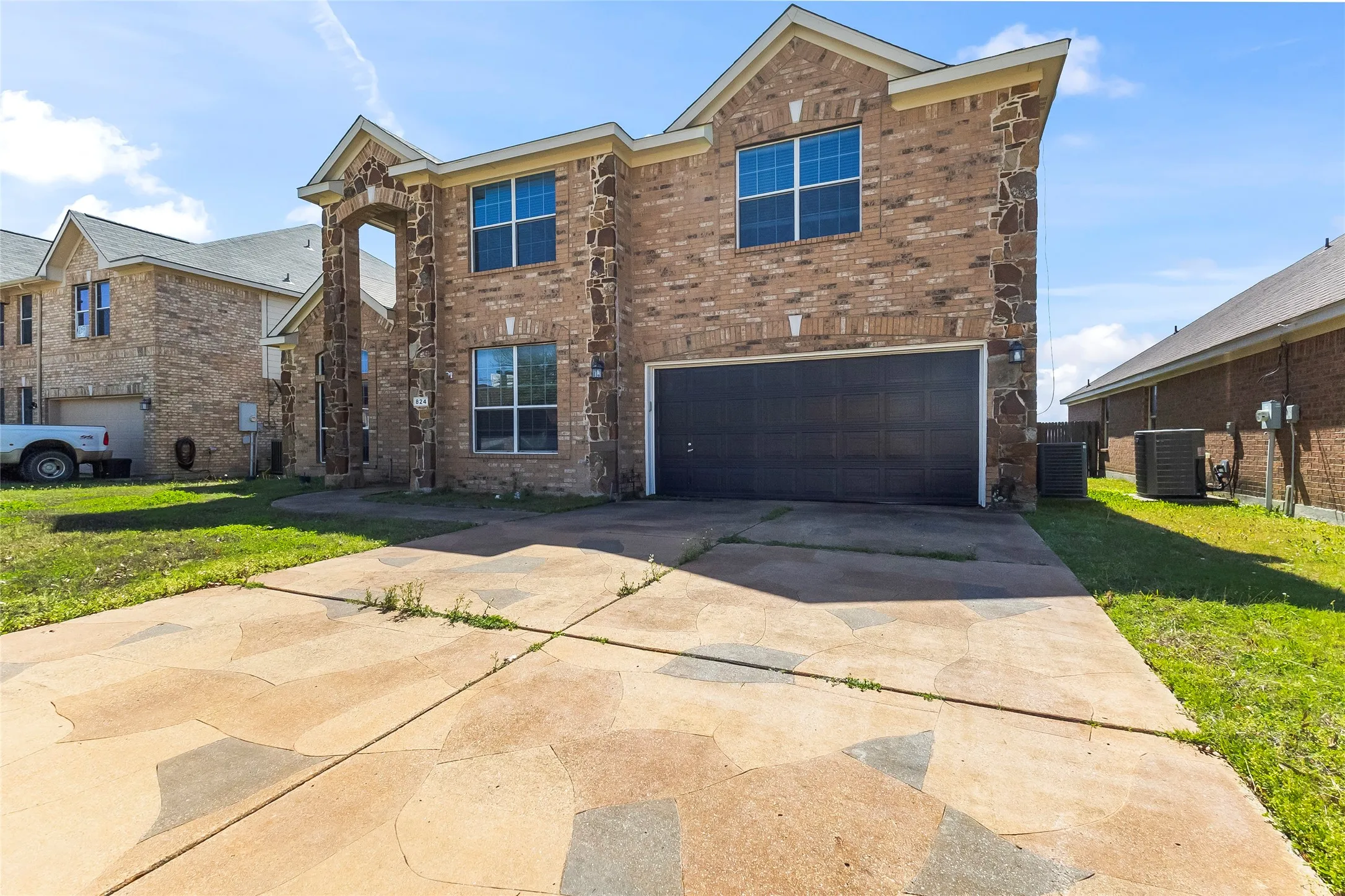 Single Family Residence For Sale in Tarrant County , 824 Peach Lane, Burleson, Texas 76028, 3 Bedroom, 3 Bathroom, 2 Garage spaces, 2,910 Sqft, built in 2007, Preowned, mls#21210684, Real Estate Agent in Burleson, Homes For Sale in Tarrant county, Homes For Sale in Burleson, Realtor in Burleson Texas, Real Estate Brokerage Independent Realty Texas, Luminita Cordes Realtor