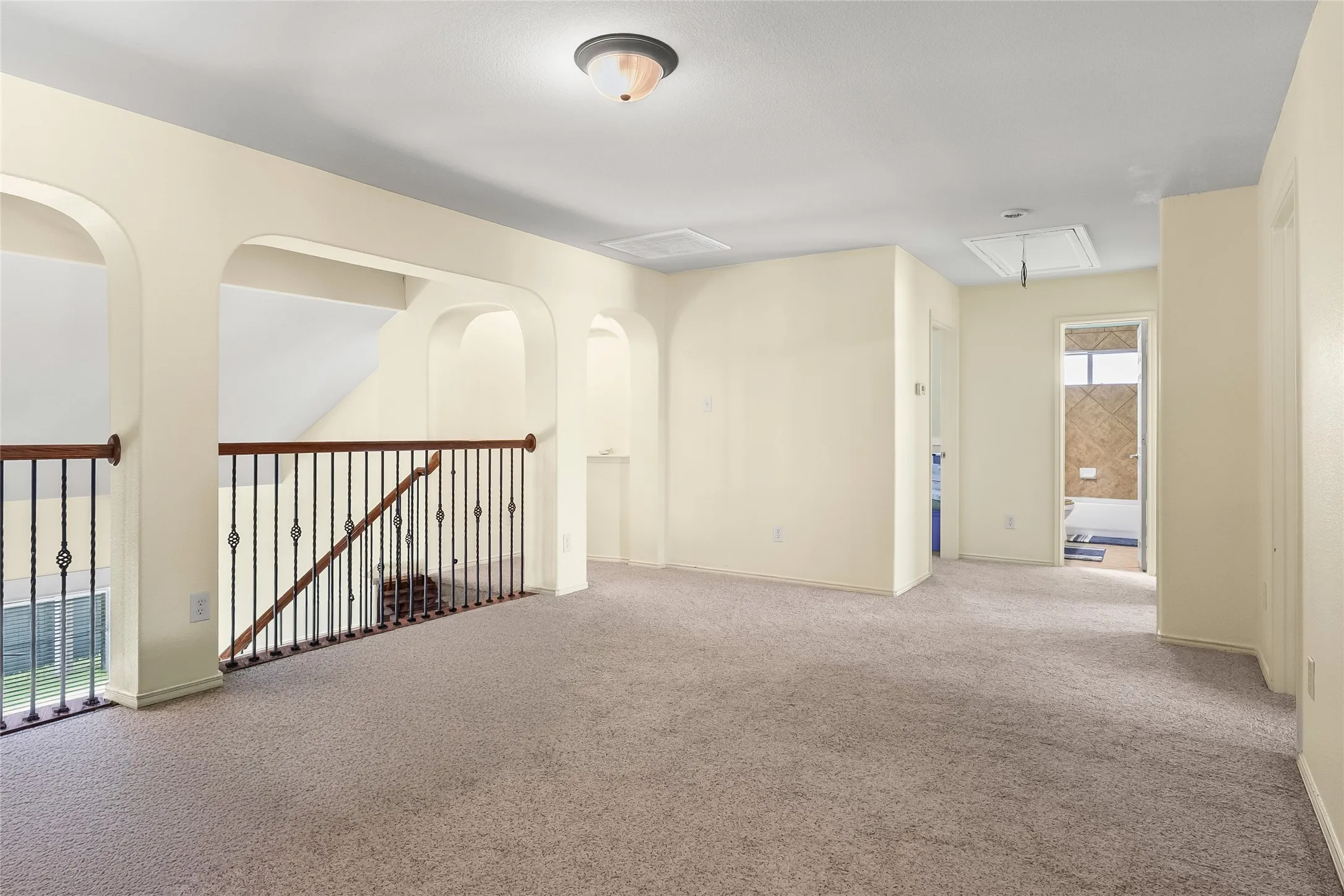 Single Family Residence For Sale in Tarrant County , 824 Peach Lane, Burleson, Texas 76028, 3 Bedroom, 3 Bathroom, 2 Garage spaces, 2,910 Sqft, built in 2007, Preowned, mls#21210684, Real Estate Agent in Burleson, Homes For Sale in Tarrant county, Homes For Sale in Burleson, Realtor in Burleson Texas, Real Estate Brokerage Independent Realty Texas, Luminita Cordes Realtor