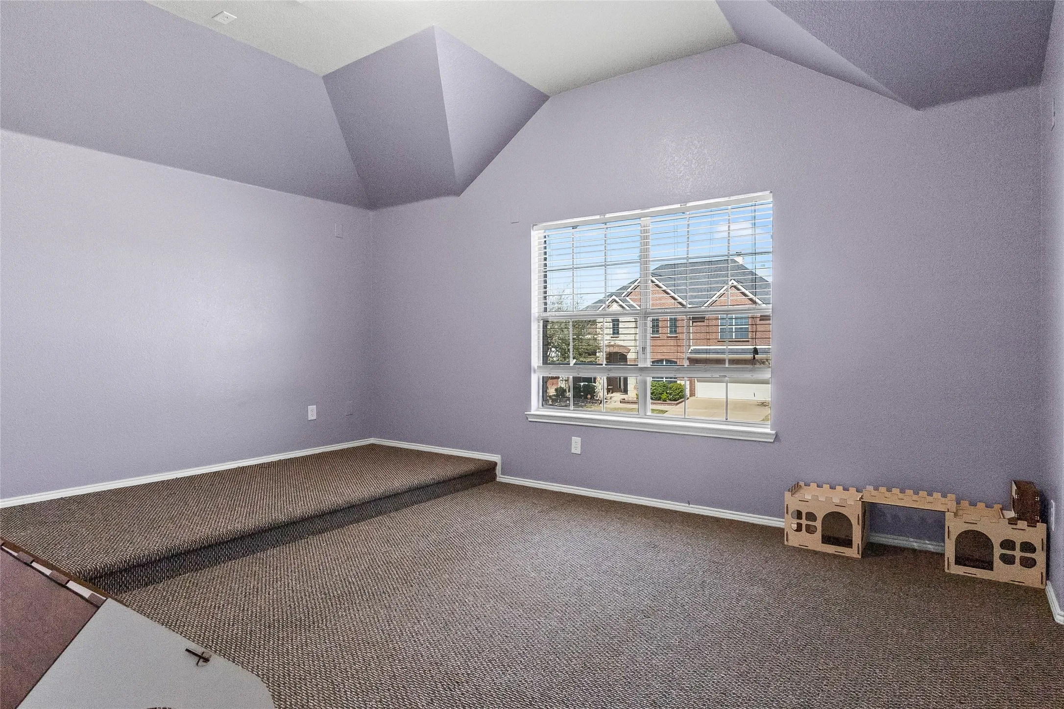 Single Family Residence For Sale in Tarrant County , 824 Peach Lane, Burleson, Texas 76028, 3 Bedroom, 3 Bathroom, 2 Garage spaces, 2,910 Sqft, built in 2007, Preowned, mls#21210684, Real Estate Agent in Burleson, Homes For Sale in Tarrant county, Homes For Sale in Burleson, Realtor in Burleson Texas, Real Estate Brokerage Independent Realty Texas, Luminita Cordes Realtor