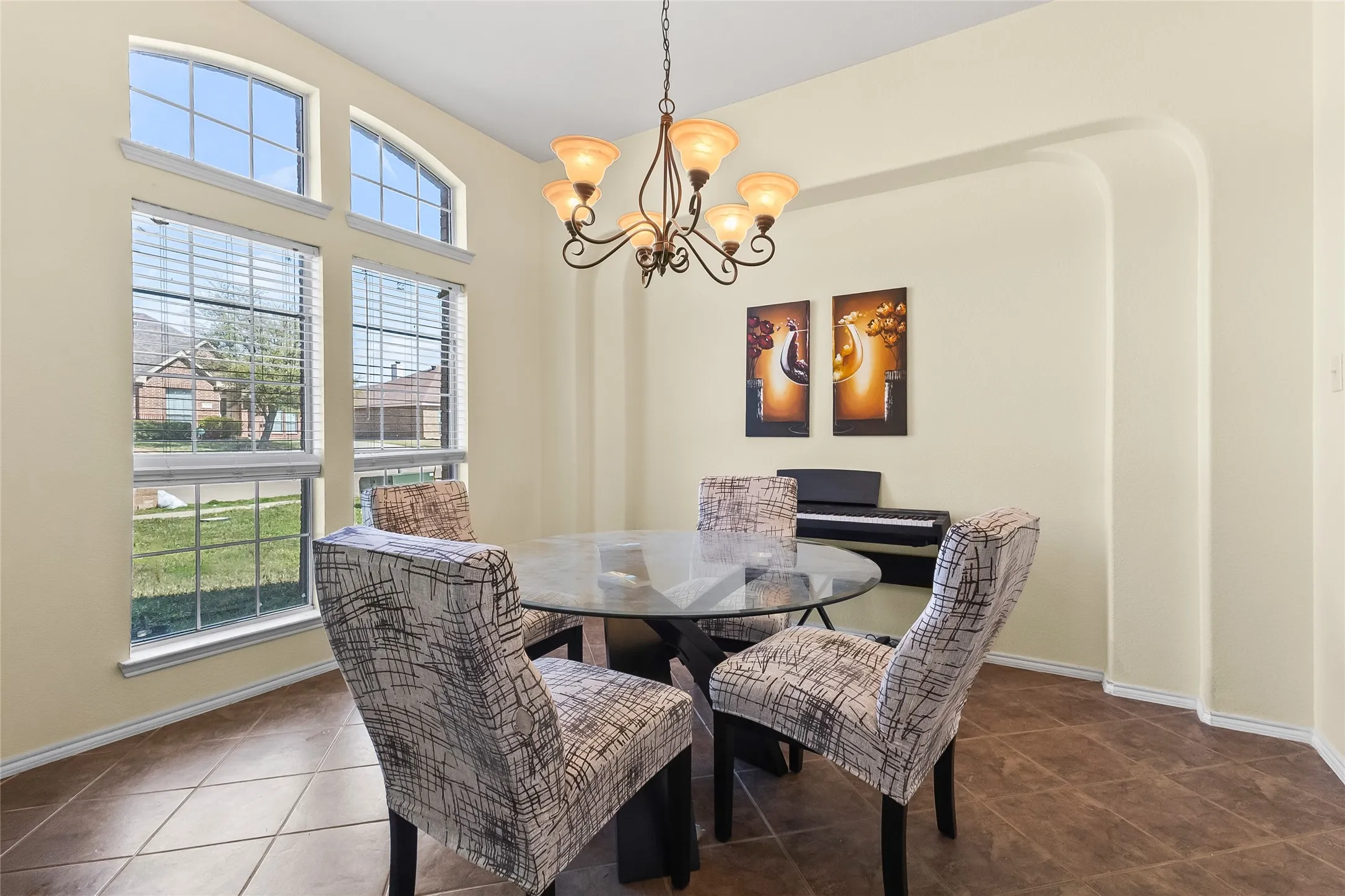 Single Family Residence For Sale in Tarrant County , 824 Peach Lane, Burleson, Texas 76028, 3 Bedroom, 3 Bathroom, 2 Garage spaces, 2,910 Sqft, built in 2007, Preowned, mls#21210684, Real Estate Agent in Burleson, Homes For Sale in Tarrant county, Homes For Sale in Burleson, Realtor in Burleson Texas, Real Estate Brokerage Independent Realty Texas, Luminita Cordes Realtor