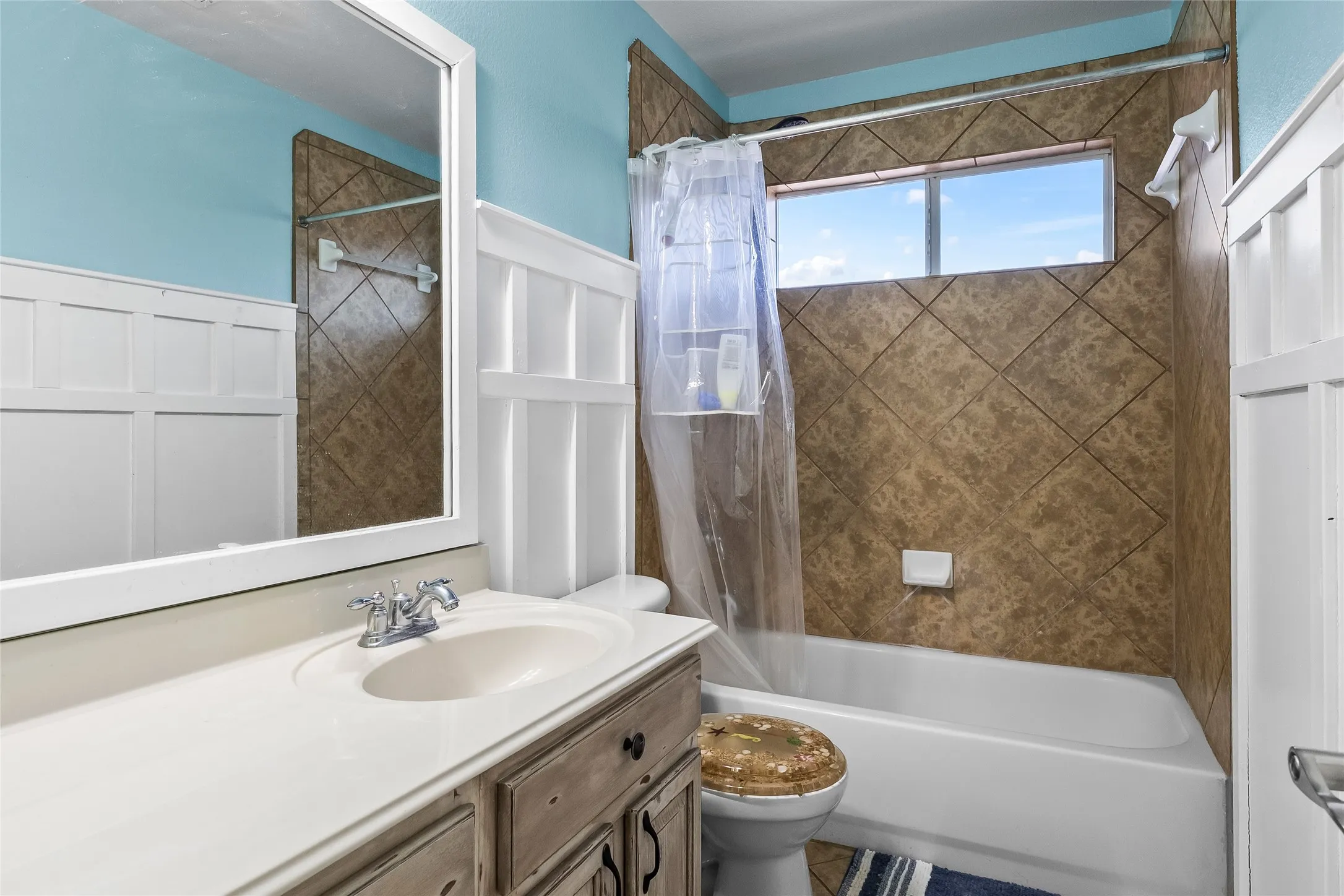 Single Family Residence For Sale in Tarrant County , 824 Peach Lane, Burleson, Texas 76028, 3 Bedroom, 3 Bathroom, 2 Garage spaces, 2,910 Sqft, built in 2007, Preowned, mls#21210684, Real Estate Agent in Burleson, Homes For Sale in Tarrant county, Homes For Sale in Burleson, Realtor in Burleson Texas, Real Estate Brokerage Independent Realty Texas, Luminita Cordes Realtor