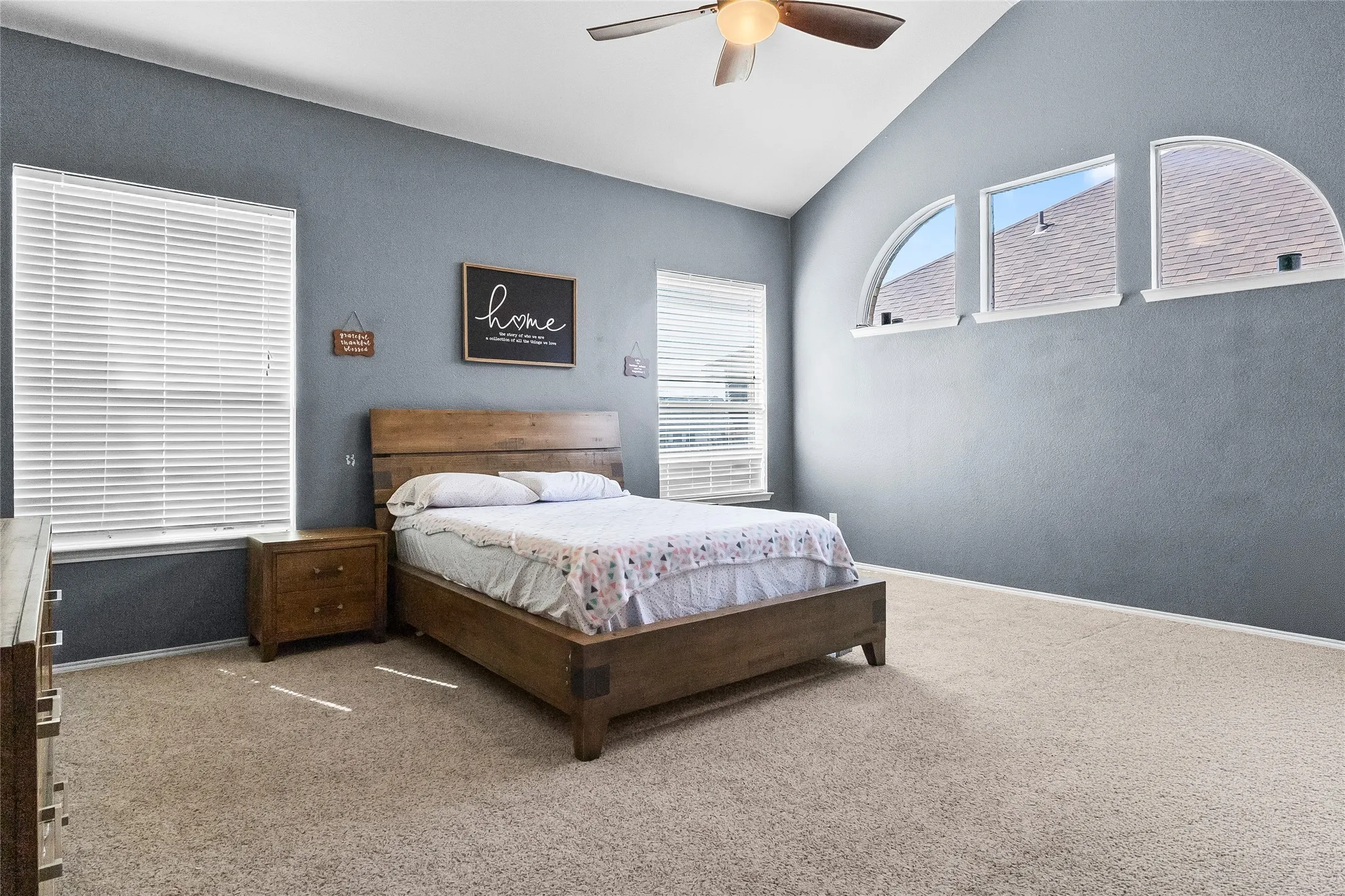 Single Family Residence For Sale in Tarrant County , 824 Peach Lane, Burleson, Texas 76028, 3 Bedroom, 3 Bathroom, 2 Garage spaces, 2,910 Sqft, built in 2007, Preowned, mls#21210684, Real Estate Agent in Burleson, Homes For Sale in Tarrant county, Homes For Sale in Burleson, Realtor in Burleson Texas, Real Estate Brokerage Independent Realty Texas, Luminita Cordes Realtor