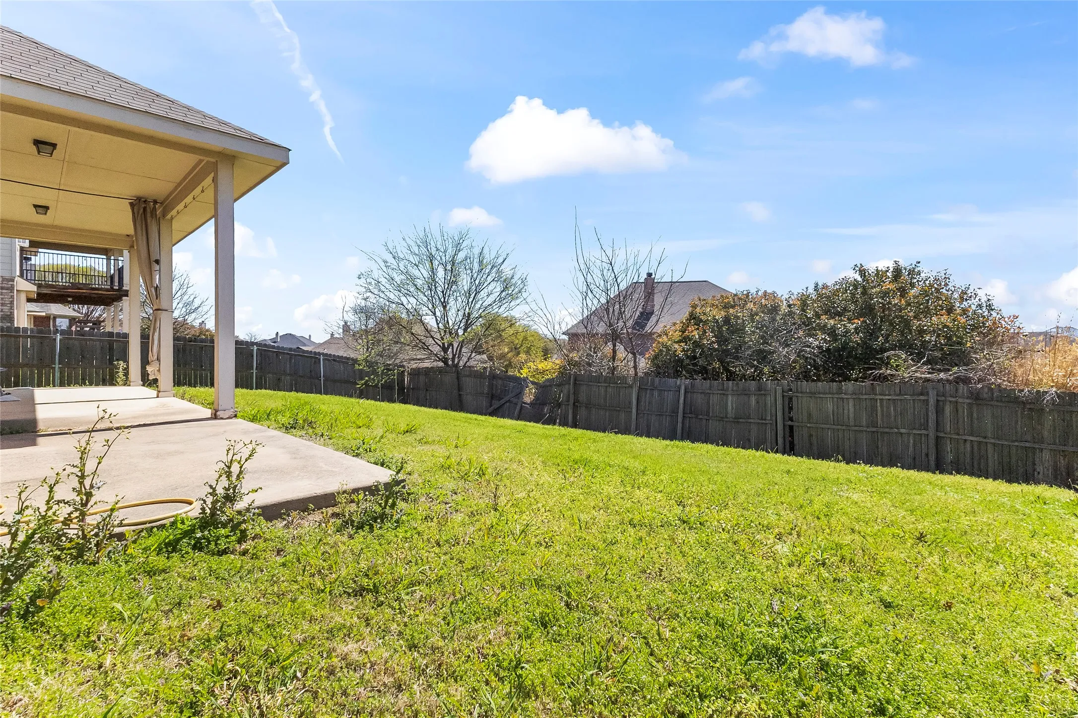 Single Family Residence For Sale in Tarrant County , 824 Peach Lane, Burleson, Texas 76028, 3 Bedroom, 3 Bathroom, 2 Garage spaces, 2,910 Sqft, built in 2007, Preowned, mls#21210684, Real Estate Agent in Burleson, Homes For Sale in Tarrant county, Homes For Sale in Burleson, Realtor in Burleson Texas, Real Estate Brokerage Independent Realty Texas, Luminita Cordes Realtor