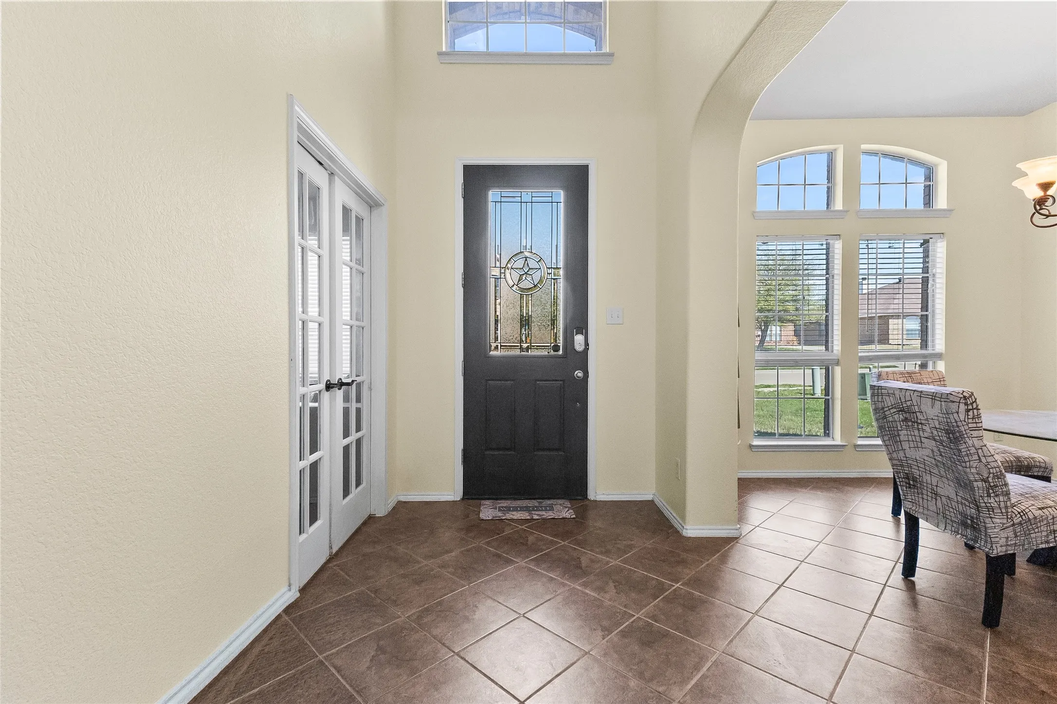 Single Family Residence For Sale in Tarrant County , 824 Peach Lane, Burleson, Texas 76028, 3 Bedroom, 3 Bathroom, 2 Garage spaces, 2,910 Sqft, built in 2007, Preowned, mls#21210684, Real Estate Agent in Burleson, Homes For Sale in Tarrant county, Homes For Sale in Burleson, Realtor in Burleson Texas, Real Estate Brokerage Independent Realty Texas, Luminita Cordes Realtor