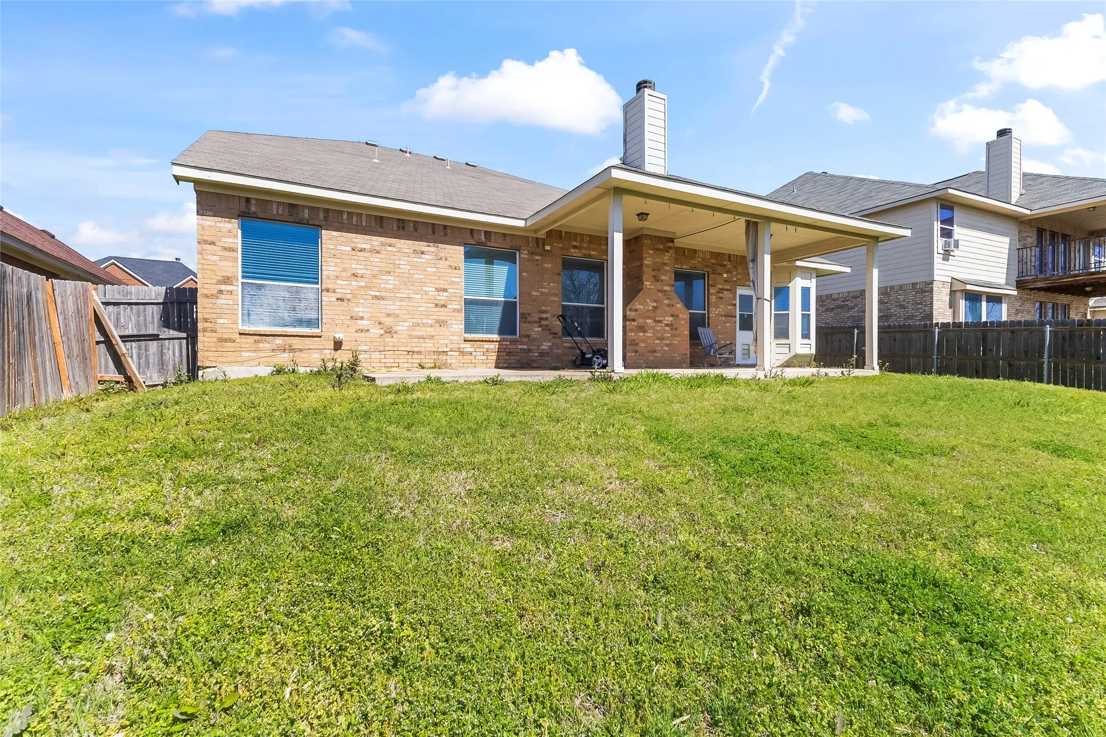 Single Family Residence For Sale in Tarrant County , 824 Peach Lane, Burleson, Texas 76028, 3 Bedroom, 3 Bathroom, 2 Garage spaces, 2,910 Sqft, built in 2007, Preowned, mls#21210684, Real Estate Agent in Burleson, Homes For Sale in Tarrant county, Homes For Sale in Burleson, Realtor in Burleson Texas, Real Estate Brokerage Independent Realty Texas, Luminita Cordes Realtor