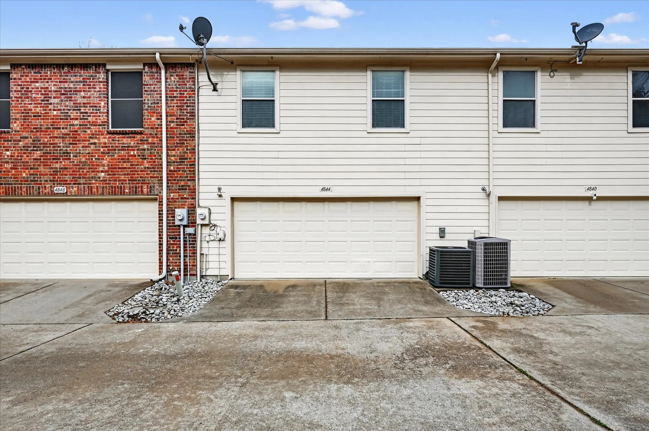 Townhouse For Sale in Collin County , 4844 Heather Glen Trail, Mc Kinney, Texas 75070, 3 Bedroom, 3 Bathroom, 2 Garage spaces, 1,497 Sqft, built in 2006, mls#21224887, Real Estate Agent in Mc Kinney, Homes For Sale in Collin county, Homes For Sale in Mc Kinney, Realtor in Mc Kinney Texas, Real Estate Brokerage Independent Realty Texas, Luminita Cordes Realtor
