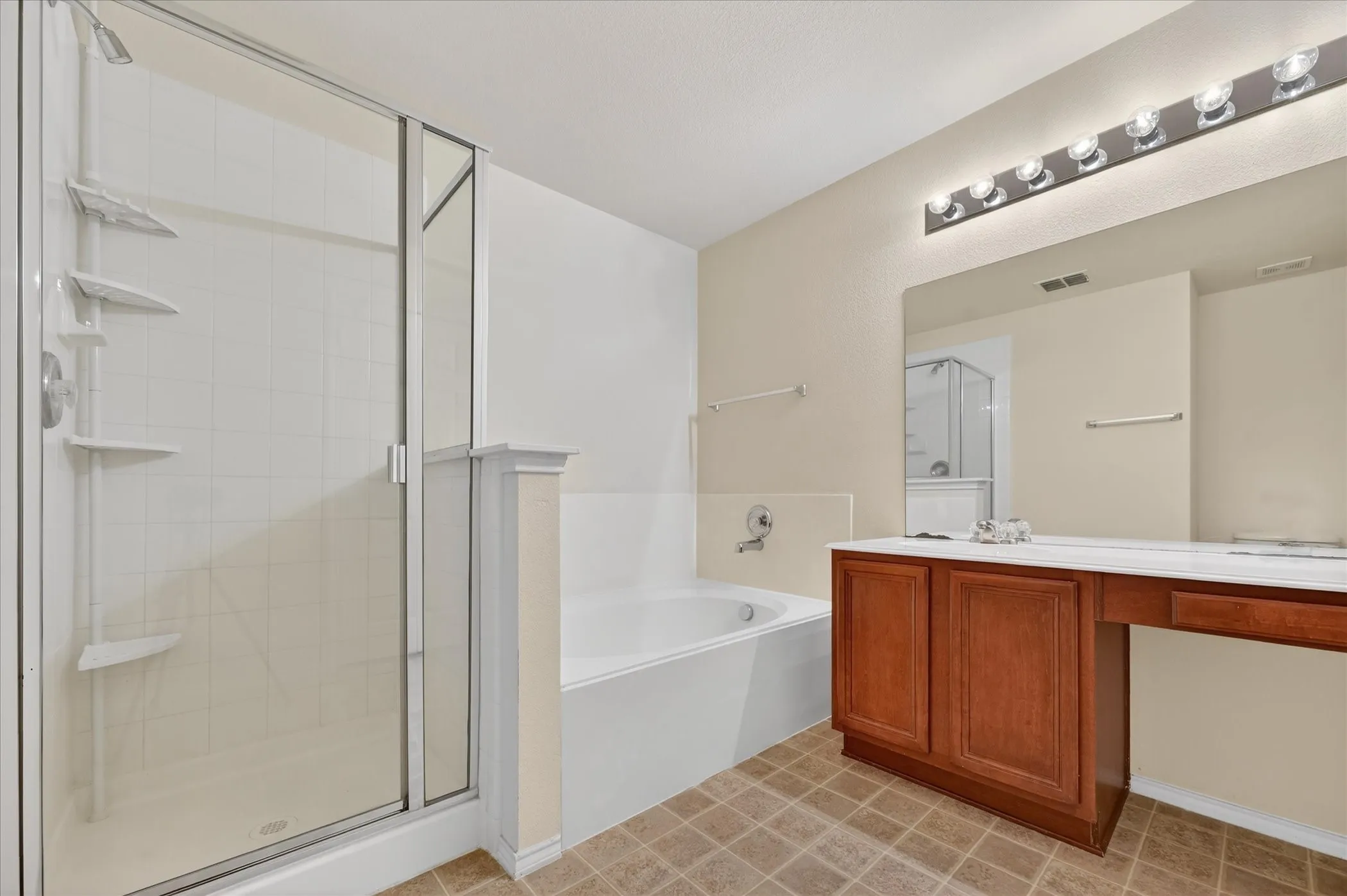 Townhouse For Sale in Collin County , 4844 Heather Glen Trail, Mc Kinney, Texas 75070, 3 Bedroom, 3 Bathroom, 2 Garage spaces, 1,497 Sqft, built in 2006, mls#21224887, Real Estate Agent in Mc Kinney, Homes For Sale in Collin county, Homes For Sale in Mc Kinney, Realtor in Mc Kinney Texas, Real Estate Brokerage Independent Realty Texas, Luminita Cordes Realtor