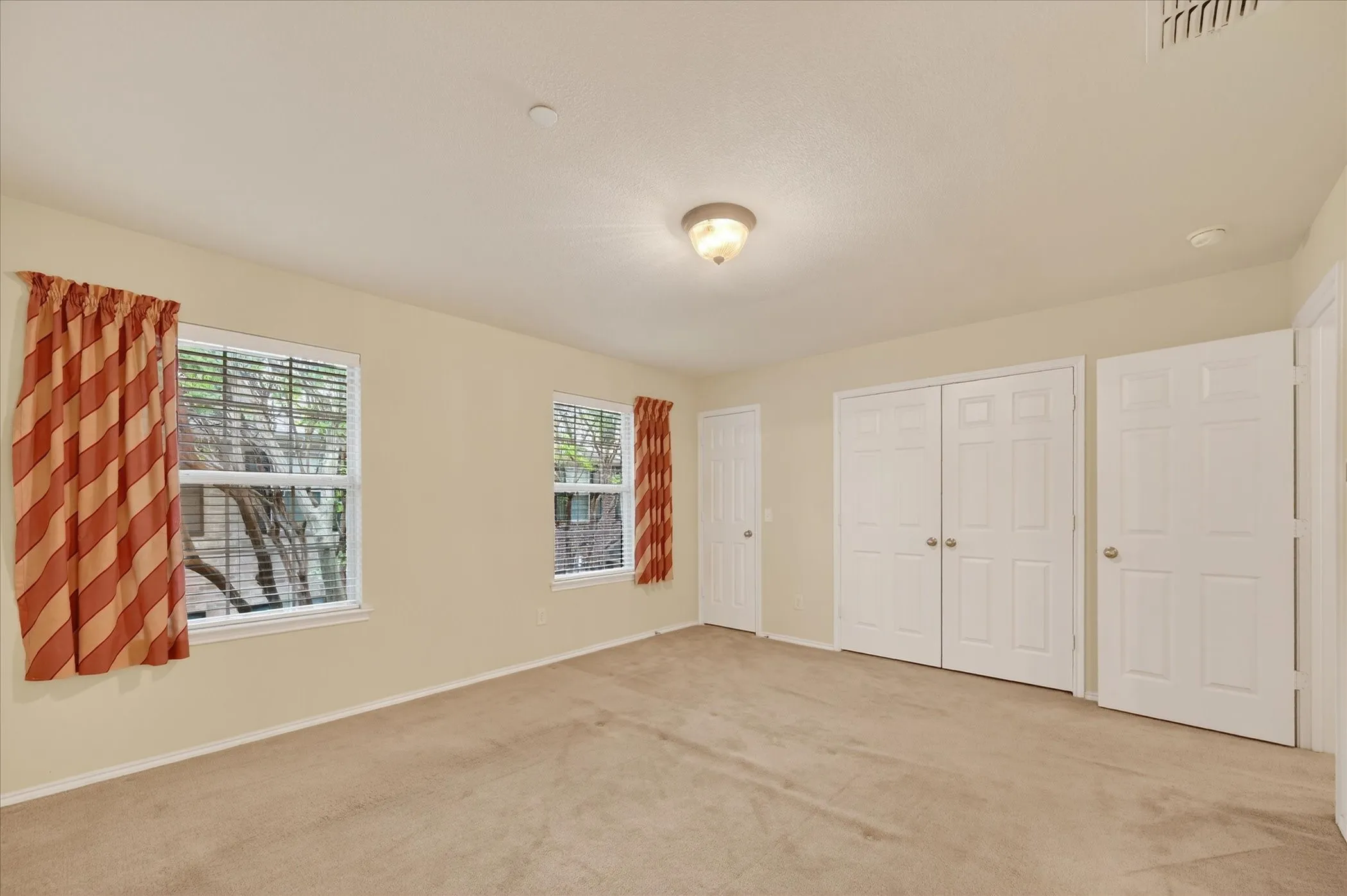 Townhouse For Sale in Collin County , 4844 Heather Glen Trail, Mc Kinney, Texas 75070, 3 Bedroom, 3 Bathroom, 2 Garage spaces, 1,497 Sqft, built in 2006, mls#21224887, Real Estate Agent in Mc Kinney, Homes For Sale in Collin county, Homes For Sale in Mc Kinney, Realtor in Mc Kinney Texas, Real Estate Brokerage Independent Realty Texas, Luminita Cordes Realtor