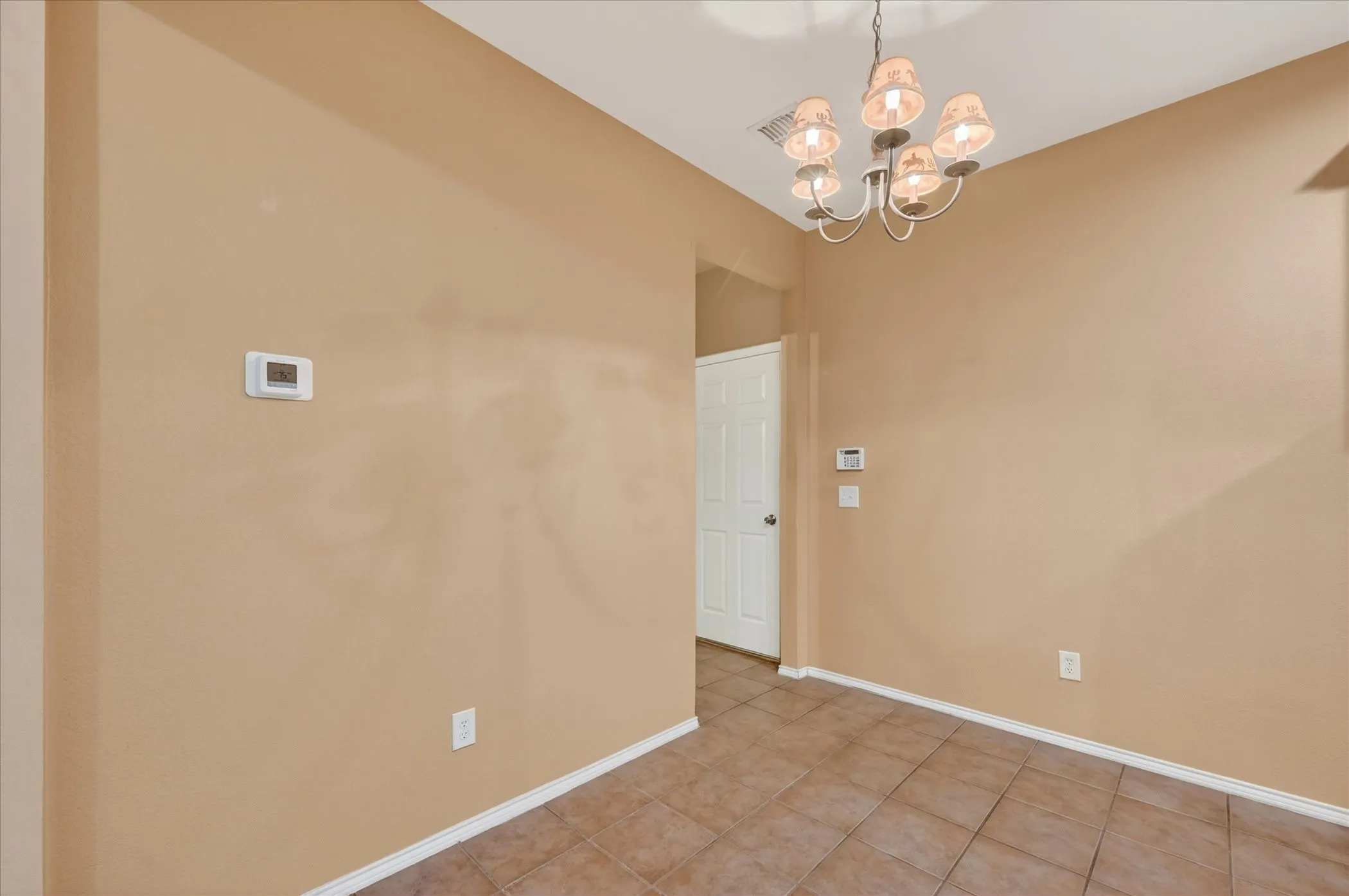 Townhouse For Sale in Collin County , 4844 Heather Glen Trail, Mc Kinney, Texas 75070, 3 Bedroom, 3 Bathroom, 2 Garage spaces, 1,497 Sqft, built in 2006, mls#21224887, Real Estate Agent in Mc Kinney, Homes For Sale in Collin county, Homes For Sale in Mc Kinney, Realtor in Mc Kinney Texas, Real Estate Brokerage Independent Realty Texas, Luminita Cordes Realtor