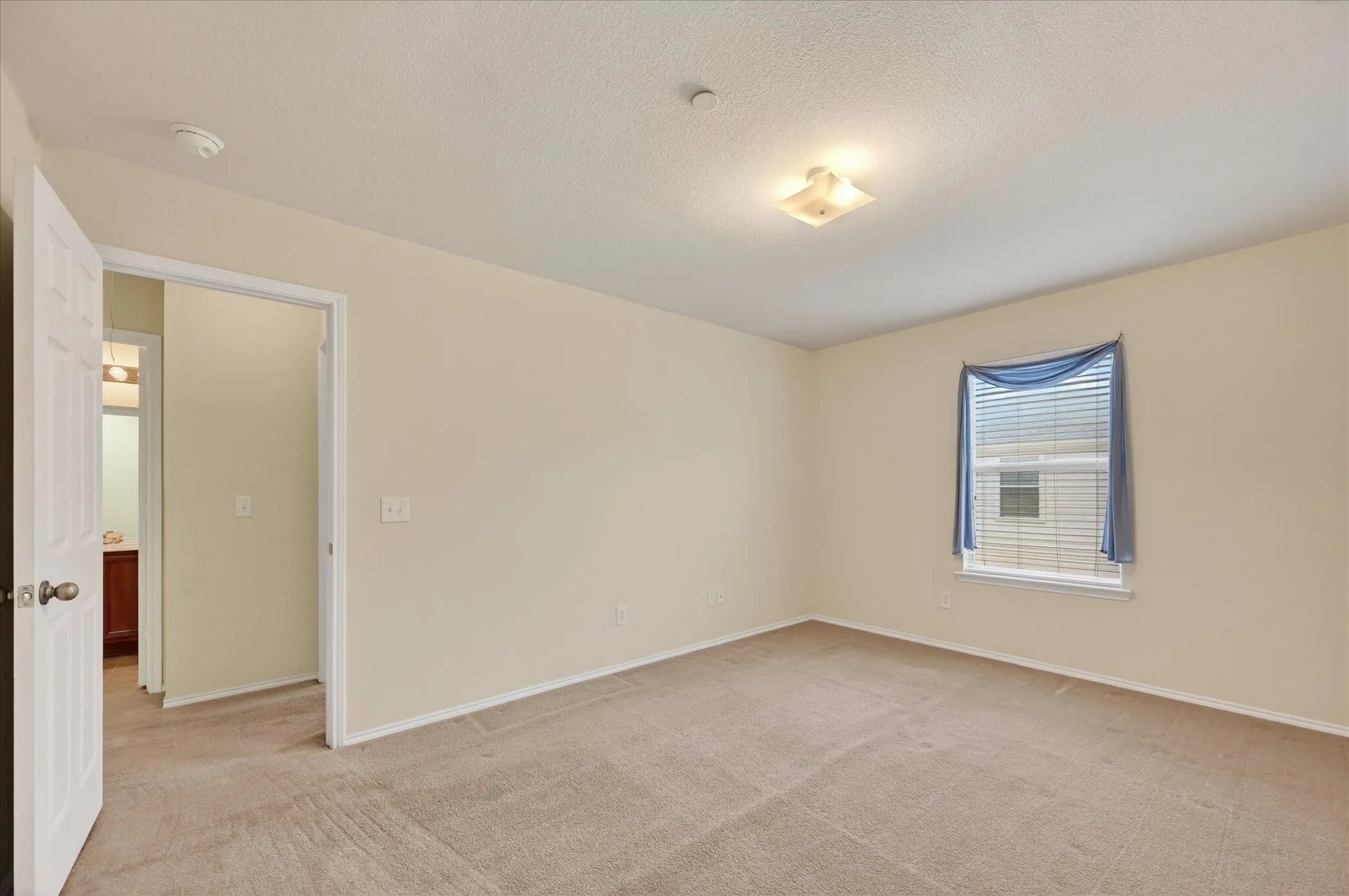 Townhouse For Sale in Collin County , 4844 Heather Glen Trail, Mc Kinney, Texas 75070, 3 Bedroom, 3 Bathroom, 2 Garage spaces, 1,497 Sqft, built in 2006, mls#21224887, Real Estate Agent in Mc Kinney, Homes For Sale in Collin county, Homes For Sale in Mc Kinney, Realtor in Mc Kinney Texas, Real Estate Brokerage Independent Realty Texas, Luminita Cordes Realtor