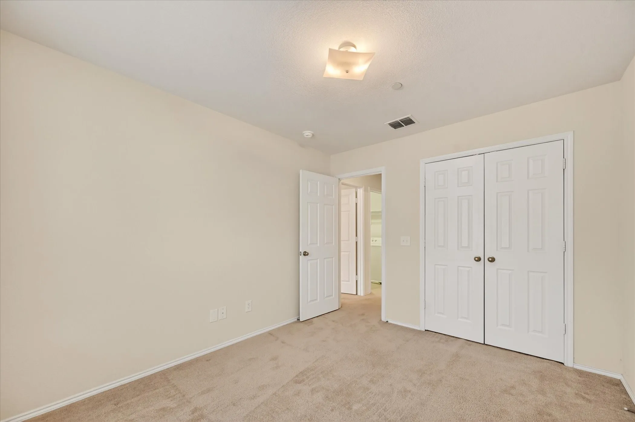 Townhouse For Sale in Collin County , 4844 Heather Glen Trail, Mc Kinney, Texas 75070, 3 Bedroom, 3 Bathroom, 2 Garage spaces, 1,497 Sqft, built in 2006, mls#21224887, Real Estate Agent in Mc Kinney, Homes For Sale in Collin county, Homes For Sale in Mc Kinney, Realtor in Mc Kinney Texas, Real Estate Brokerage Independent Realty Texas, Luminita Cordes Realtor