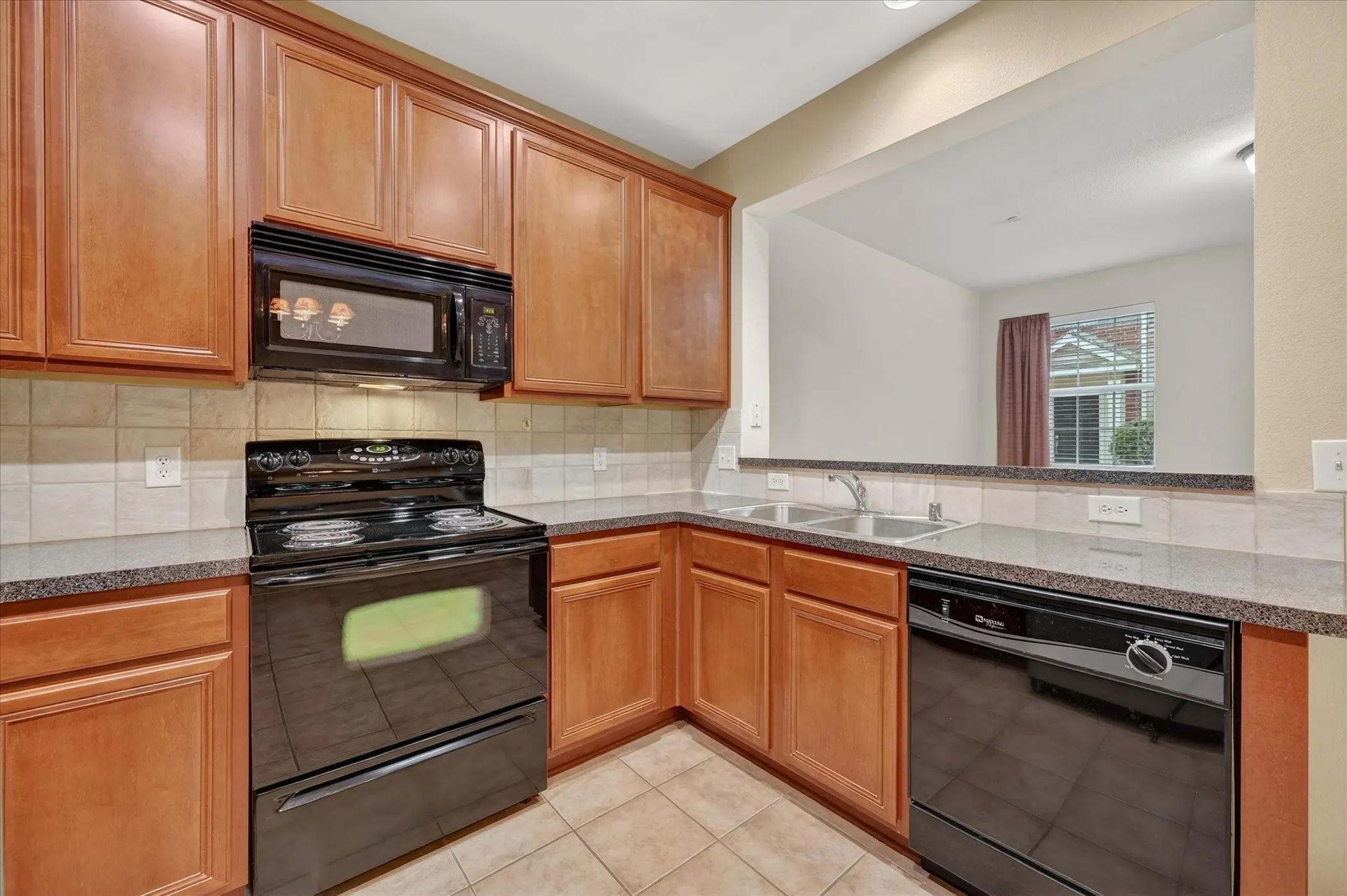 Townhouse For Sale in Collin County , 4844 Heather Glen Trail, Mc Kinney, Texas 75070, 3 Bedroom, 3 Bathroom, 2 Garage spaces, 1,497 Sqft, built in 2006, mls#21224887, Real Estate Agent in Mc Kinney, Homes For Sale in Collin county, Homes For Sale in Mc Kinney, Realtor in Mc Kinney Texas, Real Estate Brokerage Independent Realty Texas, Luminita Cordes Realtor