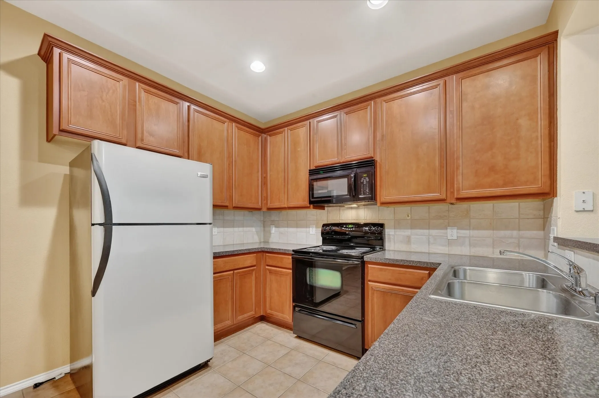 Townhouse For Sale in Collin County , 4844 Heather Glen Trail, Mc Kinney, Texas 75070, 3 Bedroom, 3 Bathroom, 2 Garage spaces, 1,497 Sqft, built in 2006, mls#21224887, Real Estate Agent in Mc Kinney, Homes For Sale in Collin county, Homes For Sale in Mc Kinney, Realtor in Mc Kinney Texas, Real Estate Brokerage Independent Realty Texas, Luminita Cordes Realtor