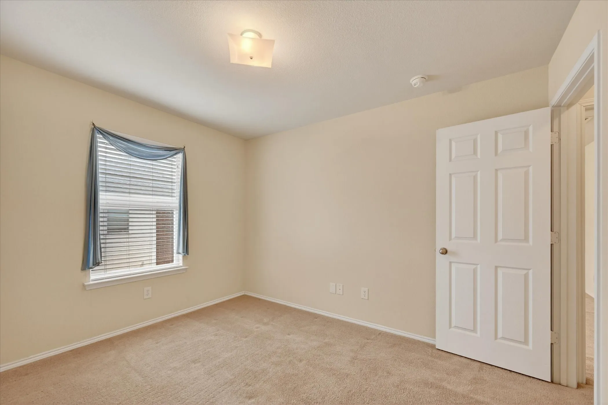 Townhouse For Sale in Collin County , 4844 Heather Glen Trail, Mc Kinney, Texas 75070, 3 Bedroom, 3 Bathroom, 2 Garage spaces, 1,497 Sqft, built in 2006, mls#21224887, Real Estate Agent in Mc Kinney, Homes For Sale in Collin county, Homes For Sale in Mc Kinney, Realtor in Mc Kinney Texas, Real Estate Brokerage Independent Realty Texas, Luminita Cordes Realtor