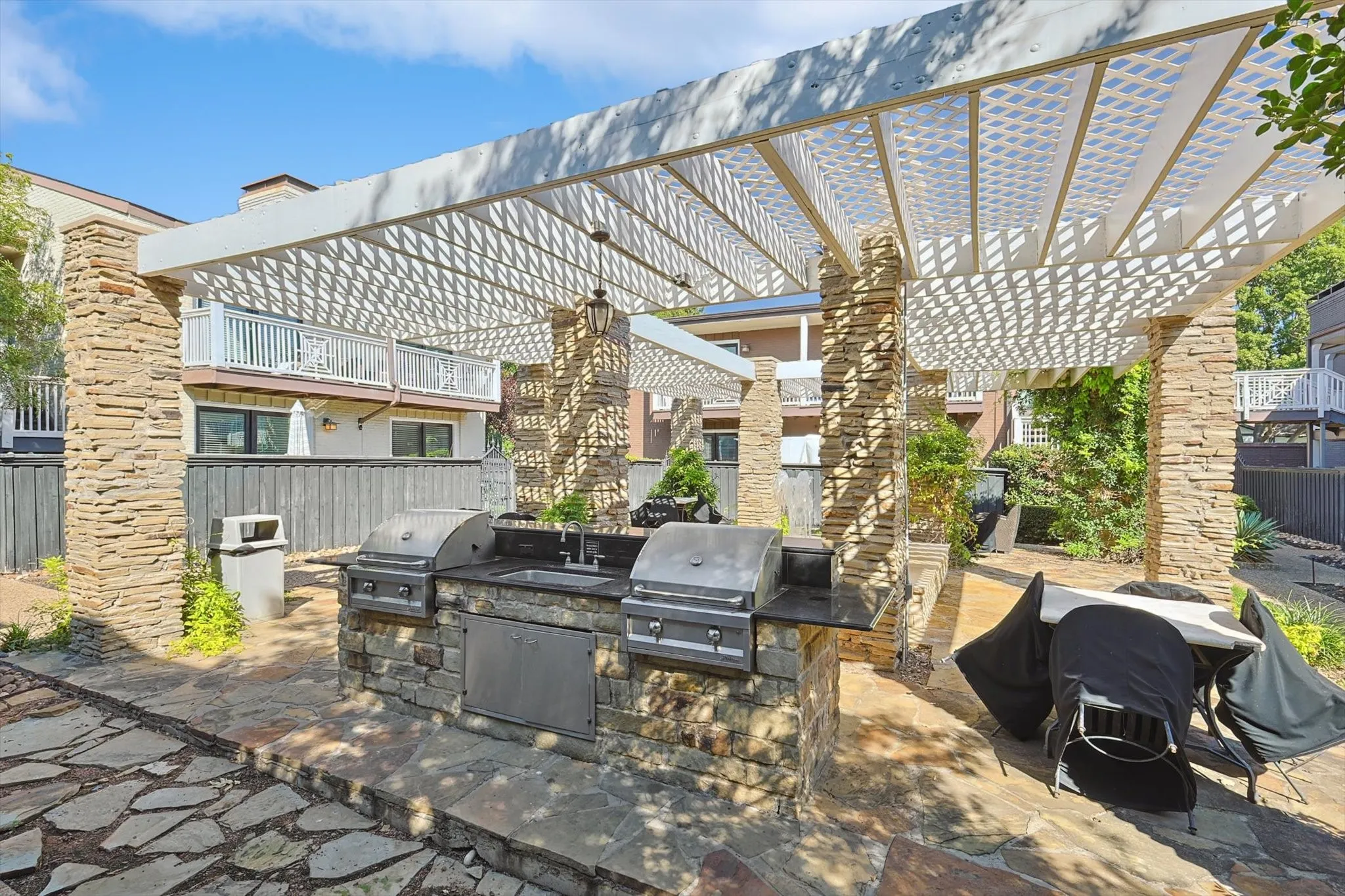Condominium For Sale in Dallas County , 5916 Sandhurst Lane 226, Dallas, Texas 75206, 2 Bedrooms, 2 Bathrooms, Garage spaces, 1,050 Sqft, built in 1967, Preowned, Price $295,000, mls#21227686, Real Estate Agent in Dallas, Homes For Sale in Dallas county, Homes For Sale in Dallas, Realtor in Dallas Texas, Real Estate Brokerage Independent Realty Texas, Luminita Cordes Realtor
