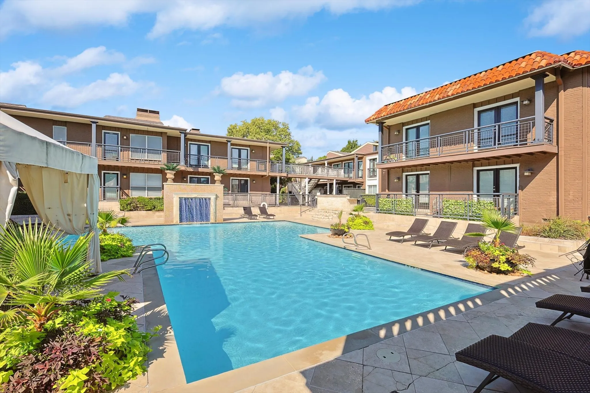 Condominium For Sale in Dallas County , 5916 Sandhurst Lane 226, Dallas, Texas 75206, 2 Bedrooms, 2 Bathrooms, Garage spaces, 1,050 Sqft, built in 1967, Preowned, Price $295,000, mls#21227686, Real Estate Agent in Dallas, Homes For Sale in Dallas county, Homes For Sale in Dallas, Realtor in Dallas Texas, Real Estate Brokerage Independent Realty Texas, Luminita Cordes Realtor