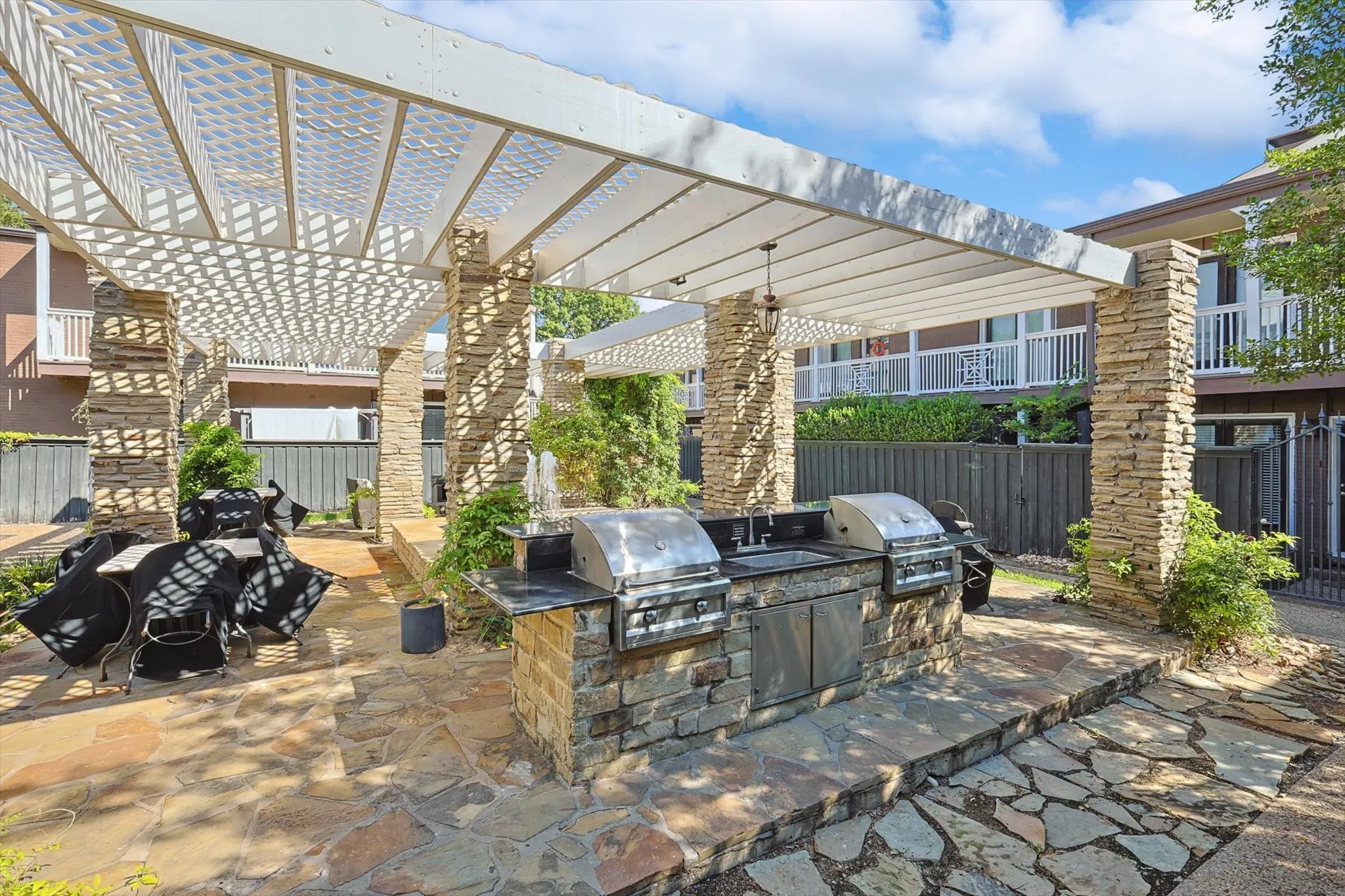 Condominium For Sale in Dallas County , 5916 Sandhurst Lane 226, Dallas, Texas 75206, 2 Bedrooms, 2 Bathrooms, Garage spaces, 1,050 Sqft, built in 1967, Preowned, Price $295,000, mls#21227686, Real Estate Agent in Dallas, Homes For Sale in Dallas county, Homes For Sale in Dallas, Realtor in Dallas Texas, Real Estate Brokerage Independent Realty Texas, Luminita Cordes Realtor