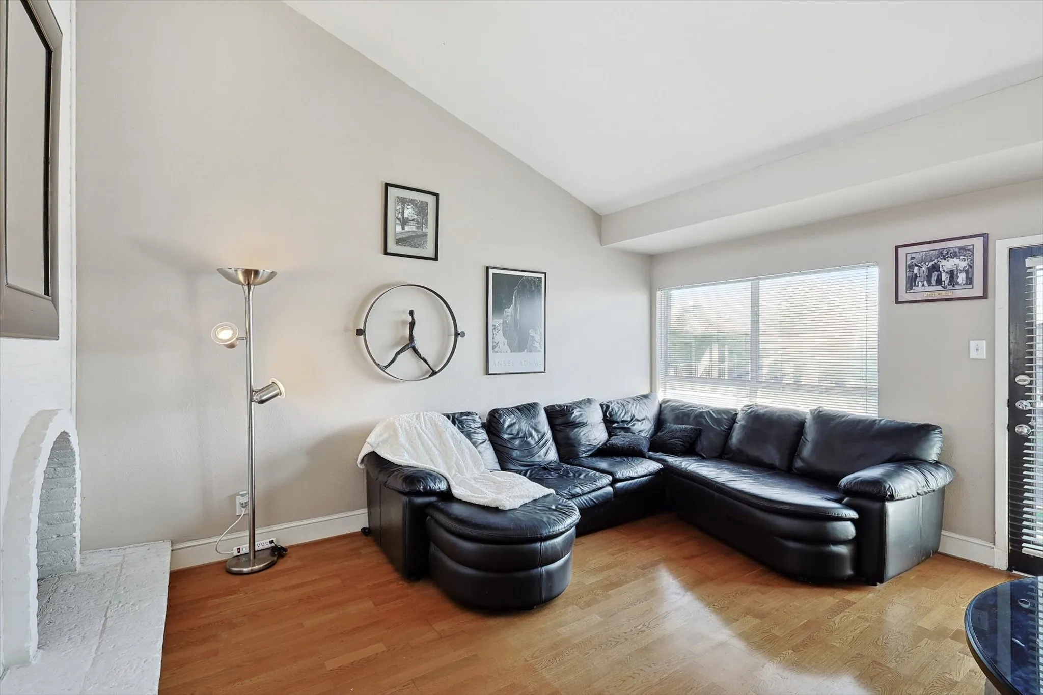 Condominium For Sale in Dallas County , 5916 Sandhurst Lane 226, Dallas, Texas 75206, 2 Bedrooms, 2 Bathrooms, Garage spaces, 1,050 Sqft, built in 1967, Preowned, Price $295,000, mls#21227686, Real Estate Agent in Dallas, Homes For Sale in Dallas county, Homes For Sale in Dallas, Realtor in Dallas Texas, Real Estate Brokerage Independent Realty Texas, Luminita Cordes Realtor