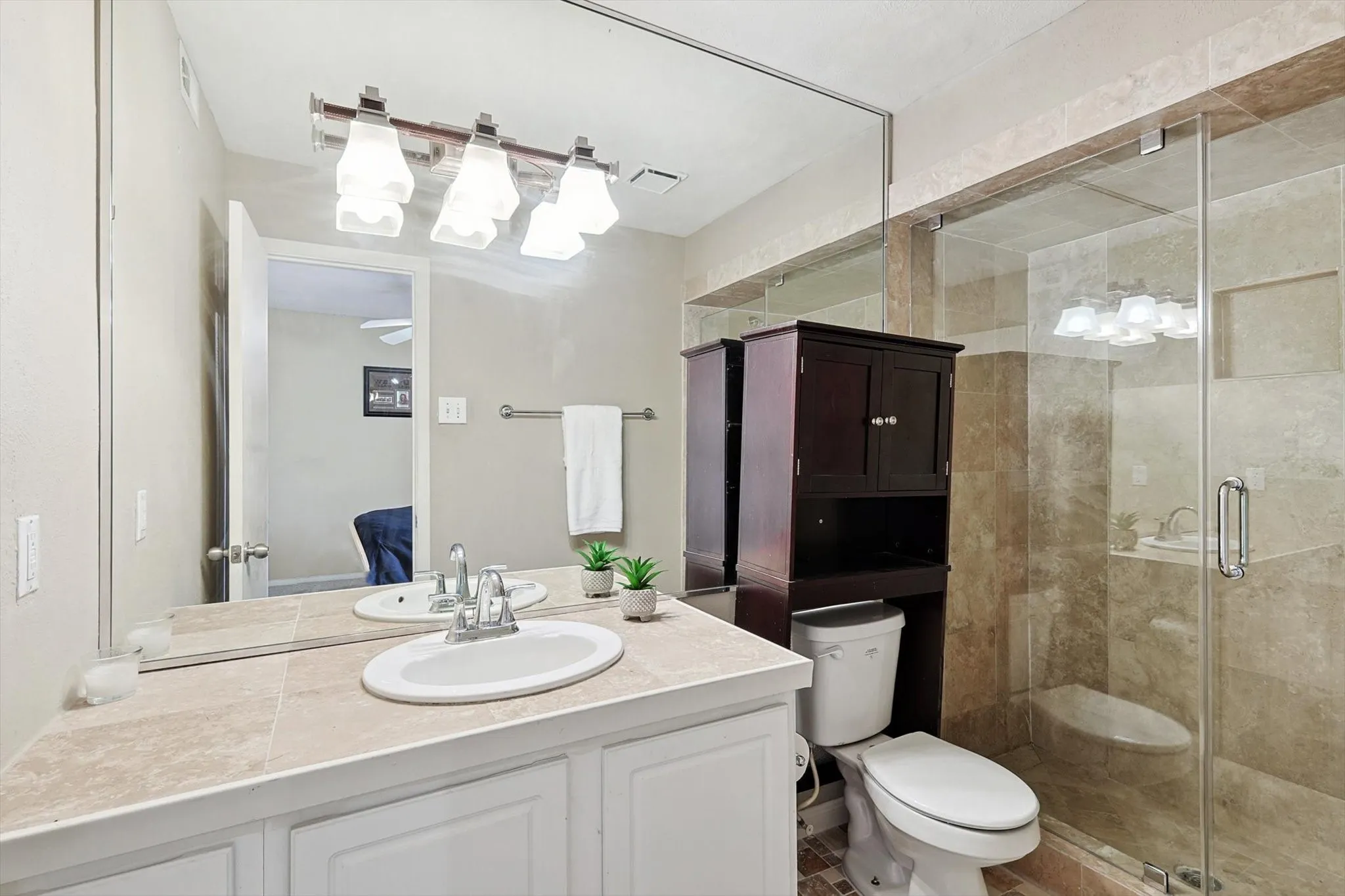 Condominium For Sale in Dallas County , 5916 Sandhurst Lane 226, Dallas, Texas 75206, 2 Bedrooms, 2 Bathrooms, Garage spaces, 1,050 Sqft, built in 1967, Preowned, Price $295,000, mls#21227686, Real Estate Agent in Dallas, Homes For Sale in Dallas county, Homes For Sale in Dallas, Realtor in Dallas Texas, Real Estate Brokerage Independent Realty Texas, Luminita Cordes Realtor
