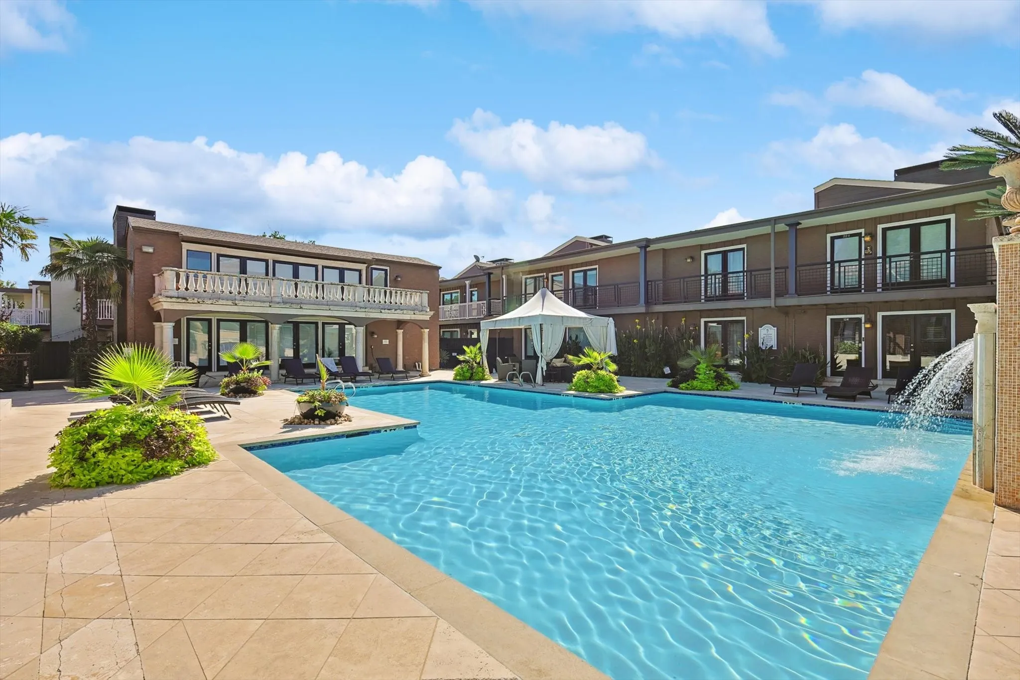 Condominium For Sale in Dallas County , 5916 Sandhurst Lane 226, Dallas, Texas 75206, 2 Bedrooms, 2 Bathrooms, Garage spaces, 1,050 Sqft, built in 1967, Preowned, Price $295,000, mls#21227686, Real Estate Agent in Dallas, Homes For Sale in Dallas county, Homes For Sale in Dallas, Realtor in Dallas Texas, Real Estate Brokerage Independent Realty Texas, Luminita Cordes Realtor
