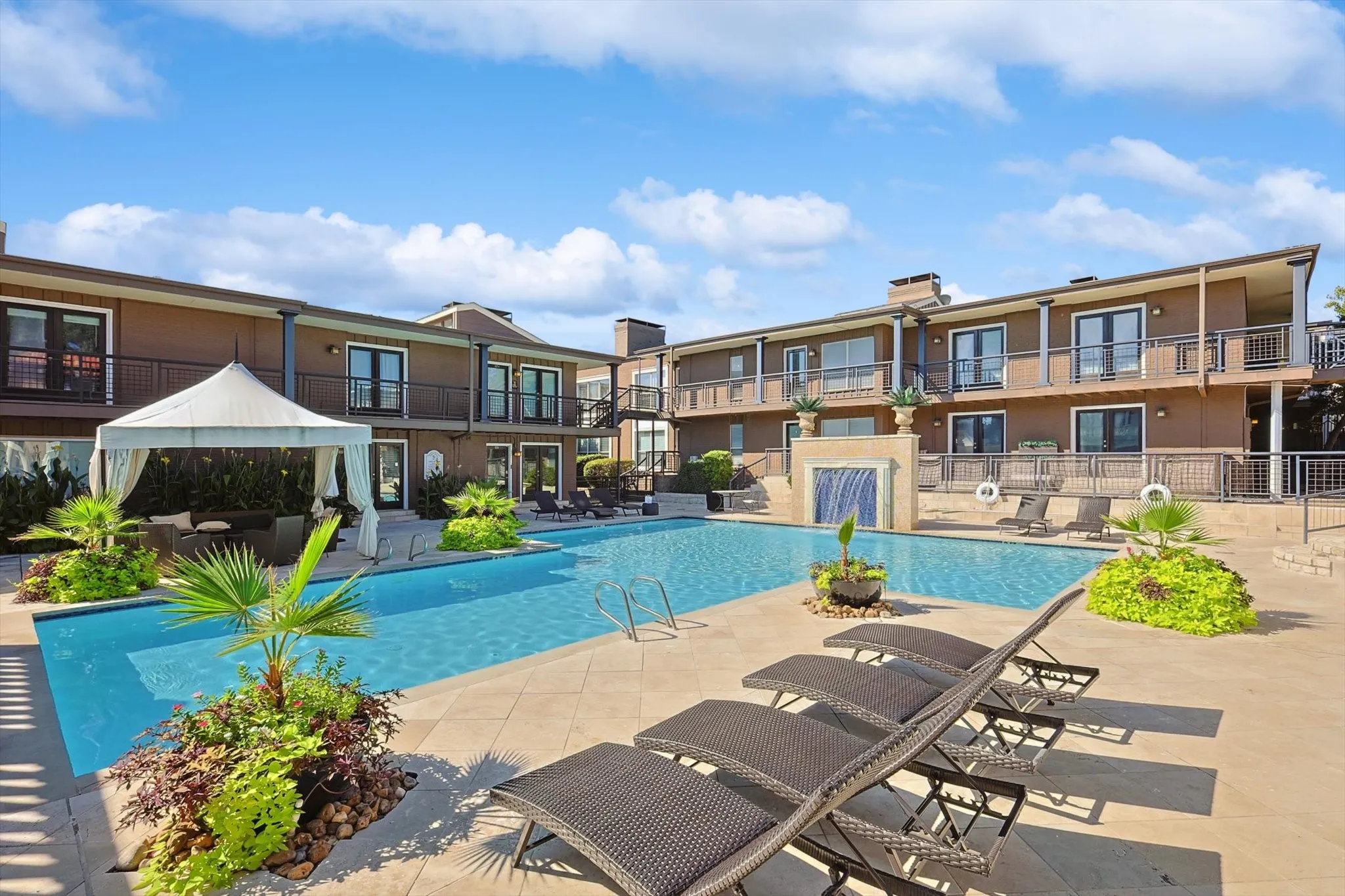 Condominium For Sale in Dallas County , 5916 Sandhurst Lane 226, Dallas, Texas 75206, 2 Bedrooms, 2 Bathrooms, Garage spaces, 1,050 Sqft, built in 1967, Preowned, Price $295,000, mls#21227686, Real Estate Agent in Dallas, Homes For Sale in Dallas county, Homes For Sale in Dallas, Realtor in Dallas Texas, Real Estate Brokerage Independent Realty Texas, Luminita Cordes Realtor