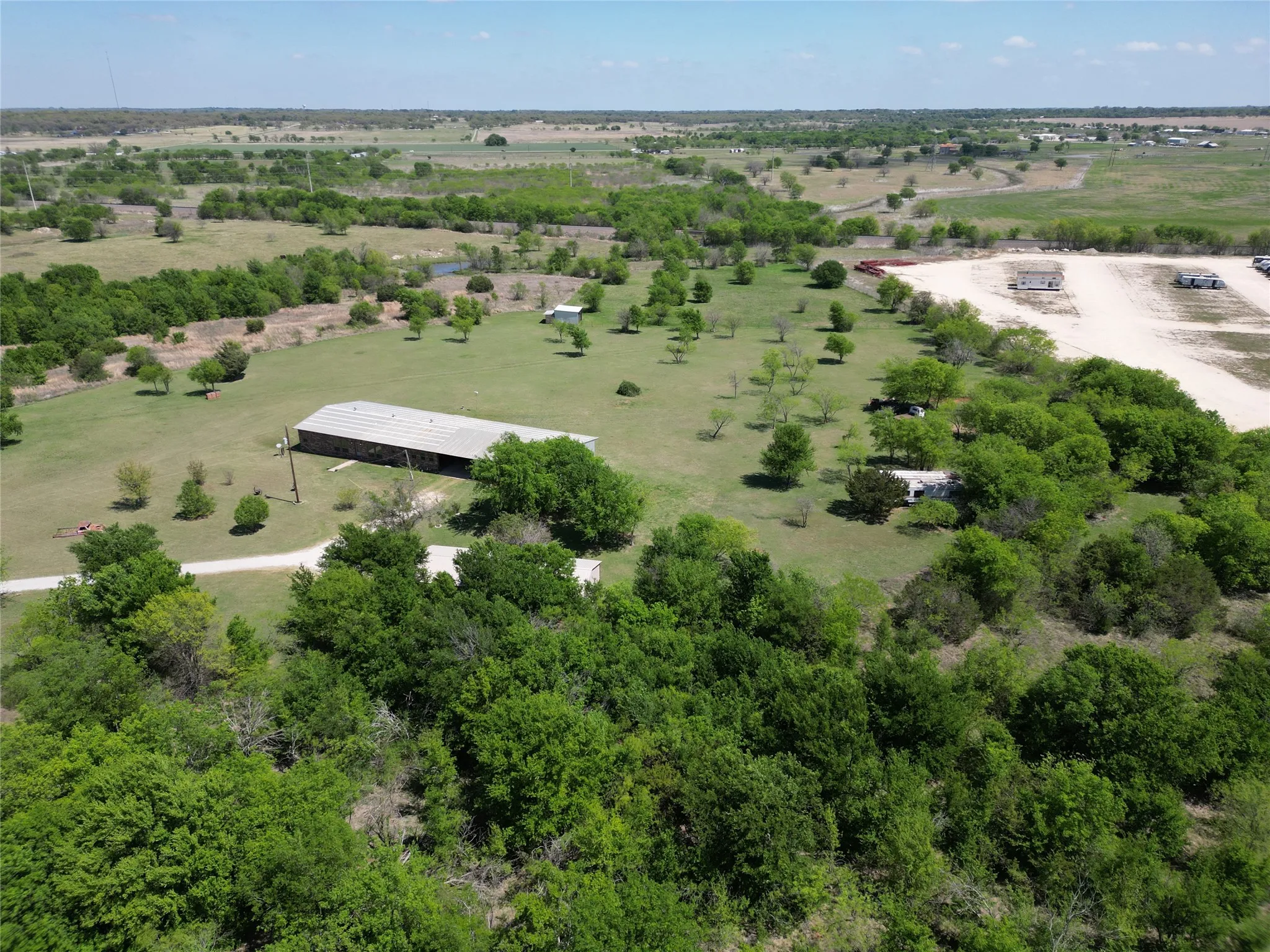 Mobile Home For Sale in Johnson County , 2101 Ridge View Drive, Cleburne, Texas 76033, 4 Bedroom, 2 Bathroom, 2 Garage spaces, 2,000 Sqft, built in 1980, mls#21228097, Real Estate Agent in Cleburne, Homes For Sale in Johnson county, Homes For Sale in Cleburne, Realtor in Cleburne Texas, Real Estate Brokerage Independent Realty Texas, Luminita Cordes Realtor