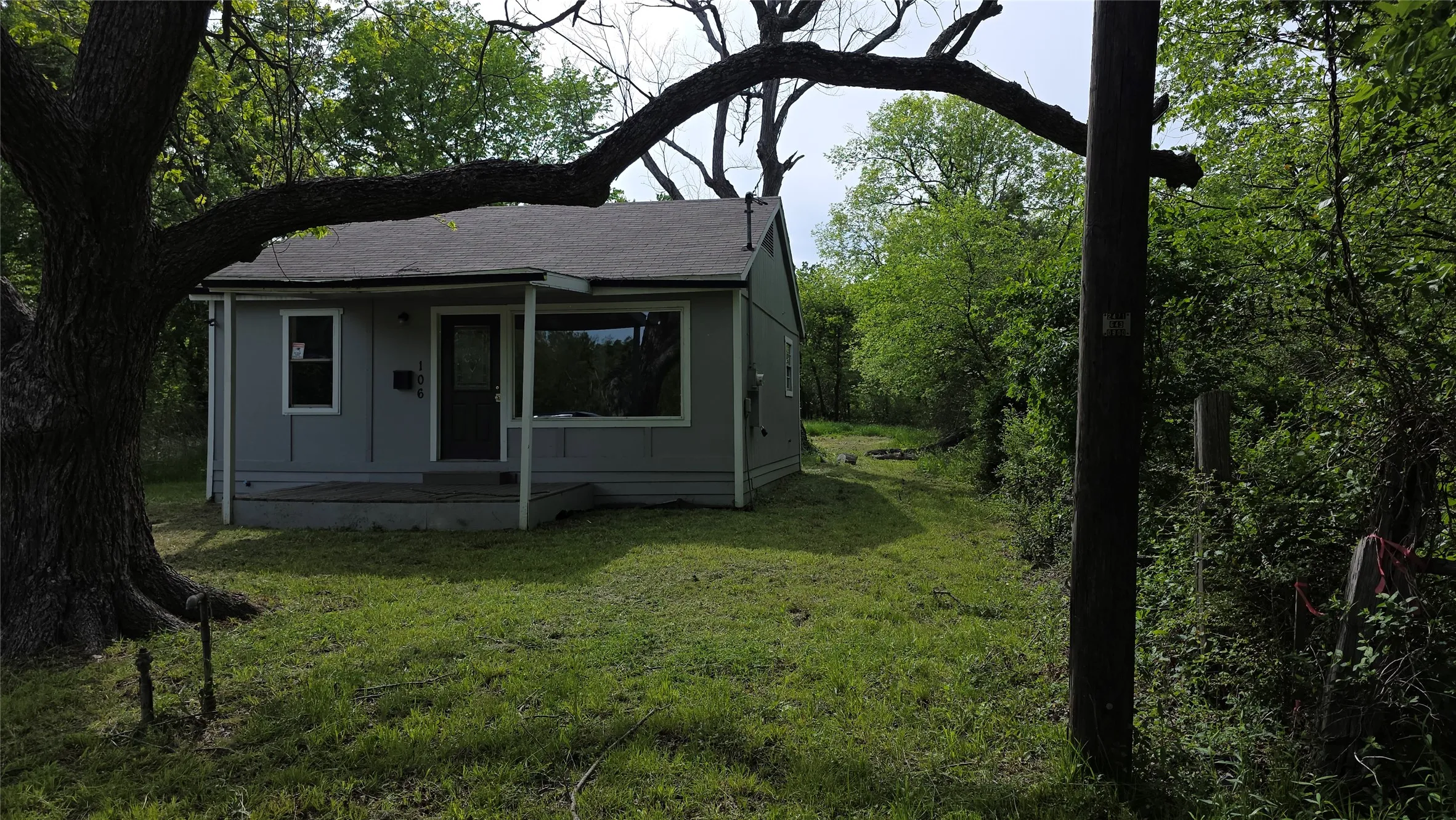 Single Family Residence For Sale in Fannin County , 106 S Wilson Street, Ladonia, Texas 75449, 2 Bedrooms, 1 Bathroom, Garage spaces, 598 Sqft, built in 1990, Price $125,000, mls#21227123, Real Estate Agent in Ladonia, Homes For Sale in Fannin county, Homes For Sale in Ladonia, Realtor in Ladonia Texas, Real Estate Brokerage Independent Realty Texas, Luminita Cordes Realtor