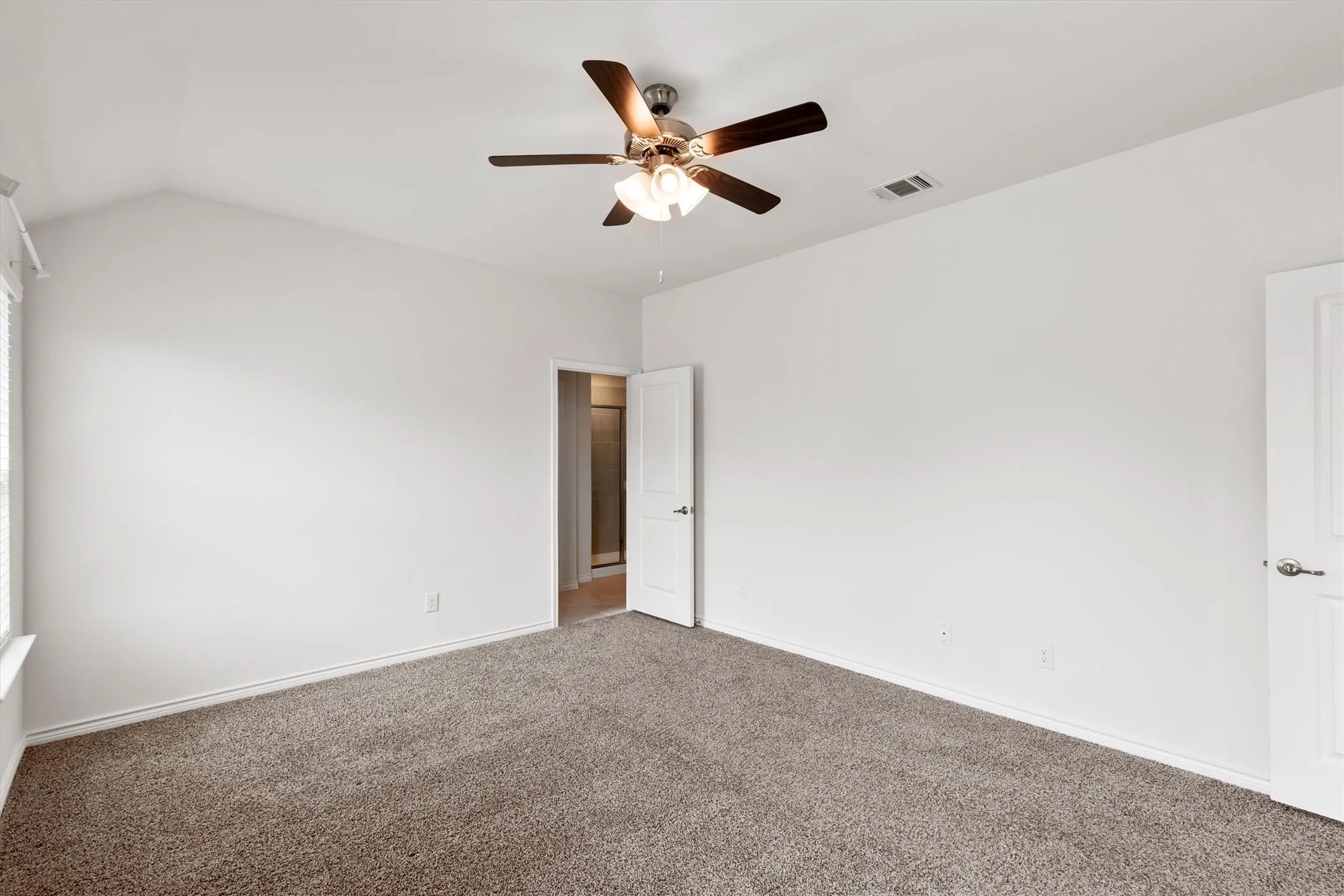 Single Family Residence For Sale in Collin County , 617 Calm Springs Drive, Princeton, Texas 75407, 3 Bedroom, 2 Bathroom, 2 Garage spaces, 1,536 Sqft, built in 2022, Preowned, mls#21226799, Real Estate Agent in Princeton, Homes For Sale in Collin county, Homes For Sale in Princeton, Realtor in Princeton Texas, Real Estate Brokerage Independent Realty Texas, Luminita Cordes Realtor