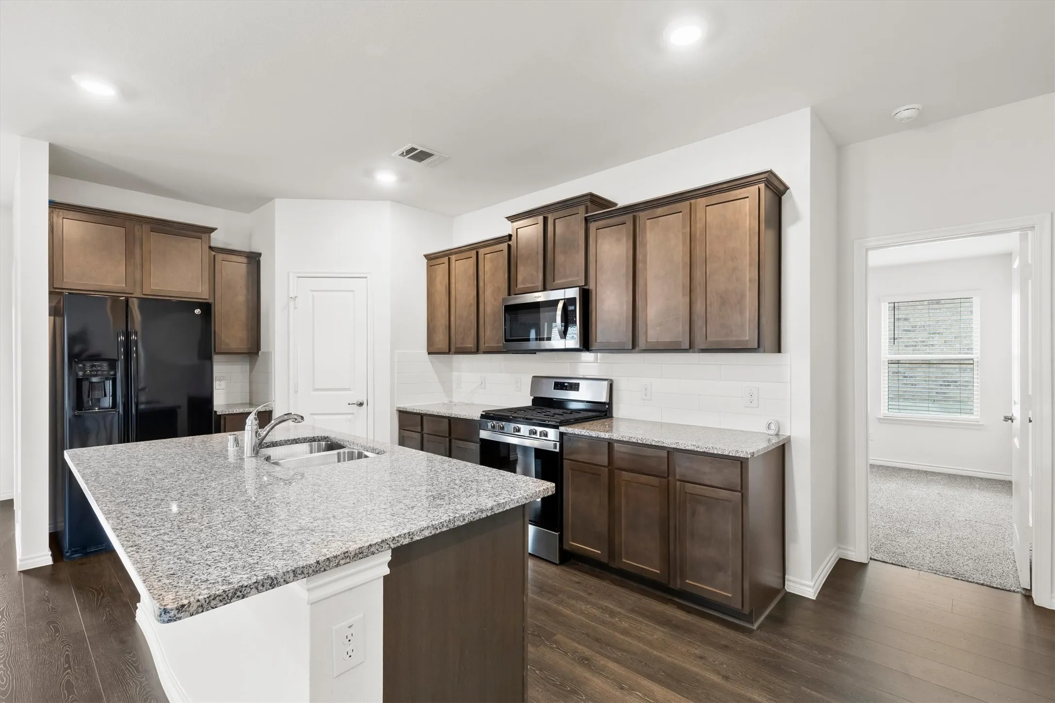 Single Family Residence For Sale in Collin County , 617 Calm Springs Drive, Princeton, Texas 75407, 3 Bedroom, 2 Bathroom, 2 Garage spaces, 1,536 Sqft, built in 2022, Preowned, mls#21226799, Real Estate Agent in Princeton, Homes For Sale in Collin county, Homes For Sale in Princeton, Realtor in Princeton Texas, Real Estate Brokerage Independent Realty Texas, Luminita Cordes Realtor